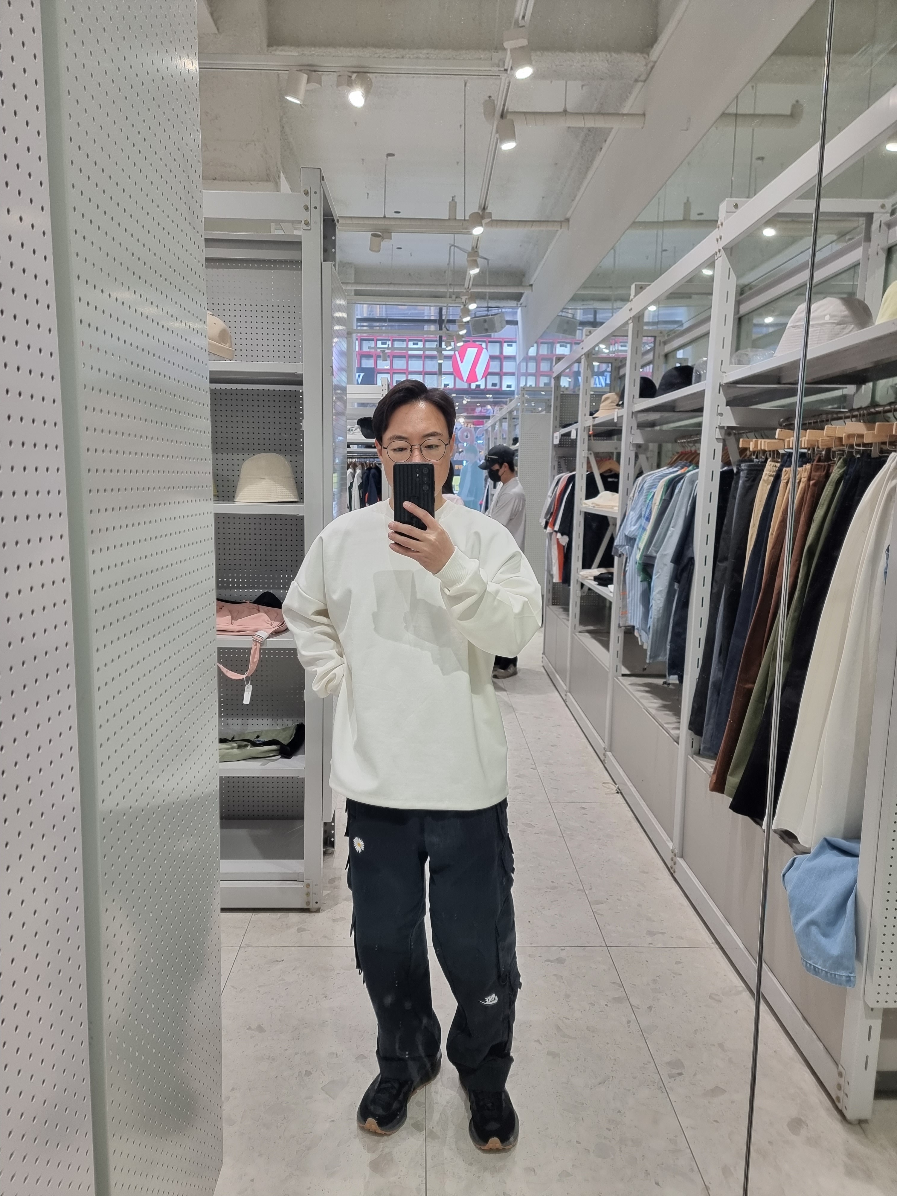 Nike x Peaceminusone Wide Pants Black (DR0096-010), Nike x Sacai VaporWaffle Black and Gum 착용 스타일 - 2