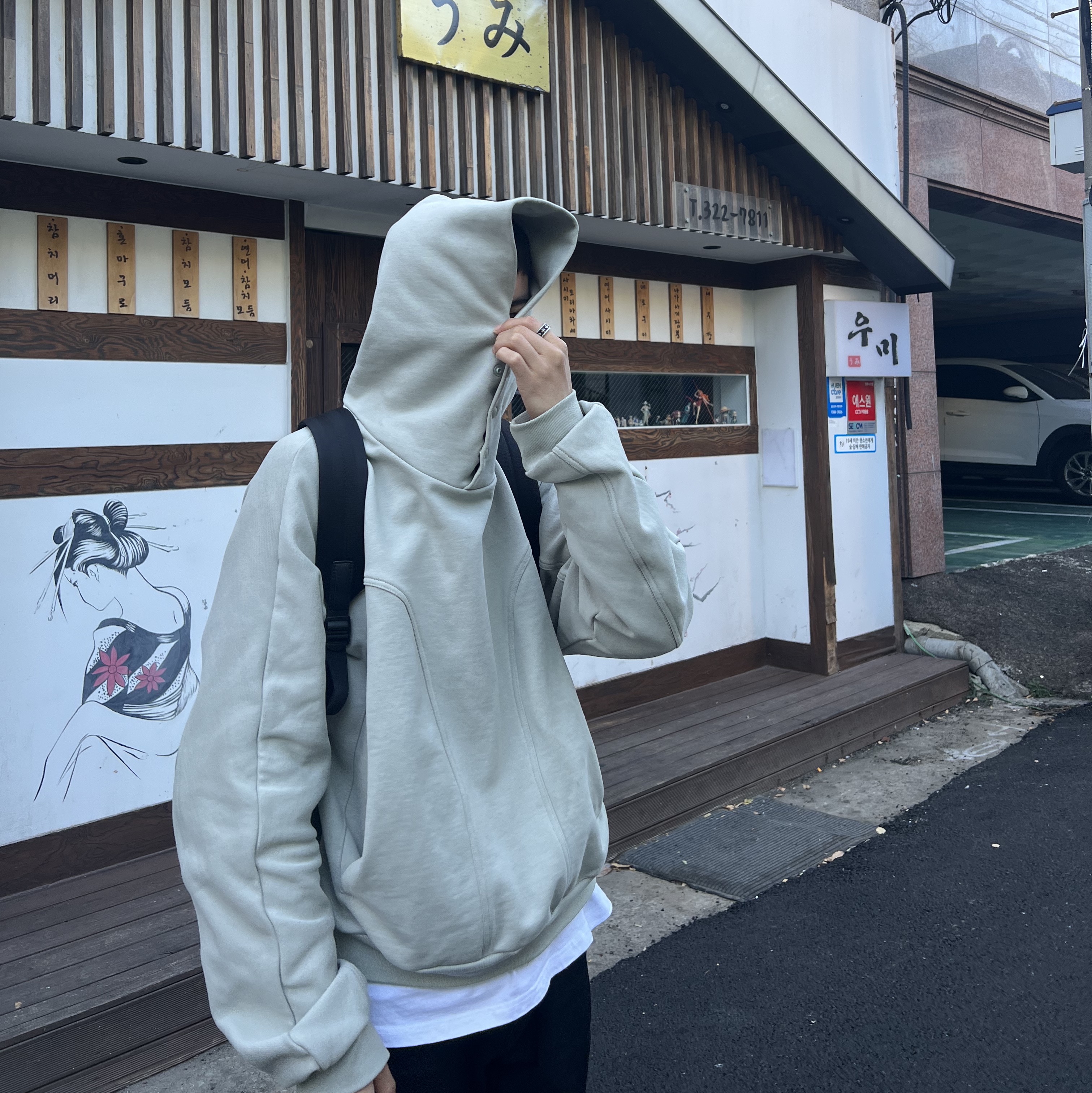 Grailz Geometry Hoodie Ash Sage 착용 스타일