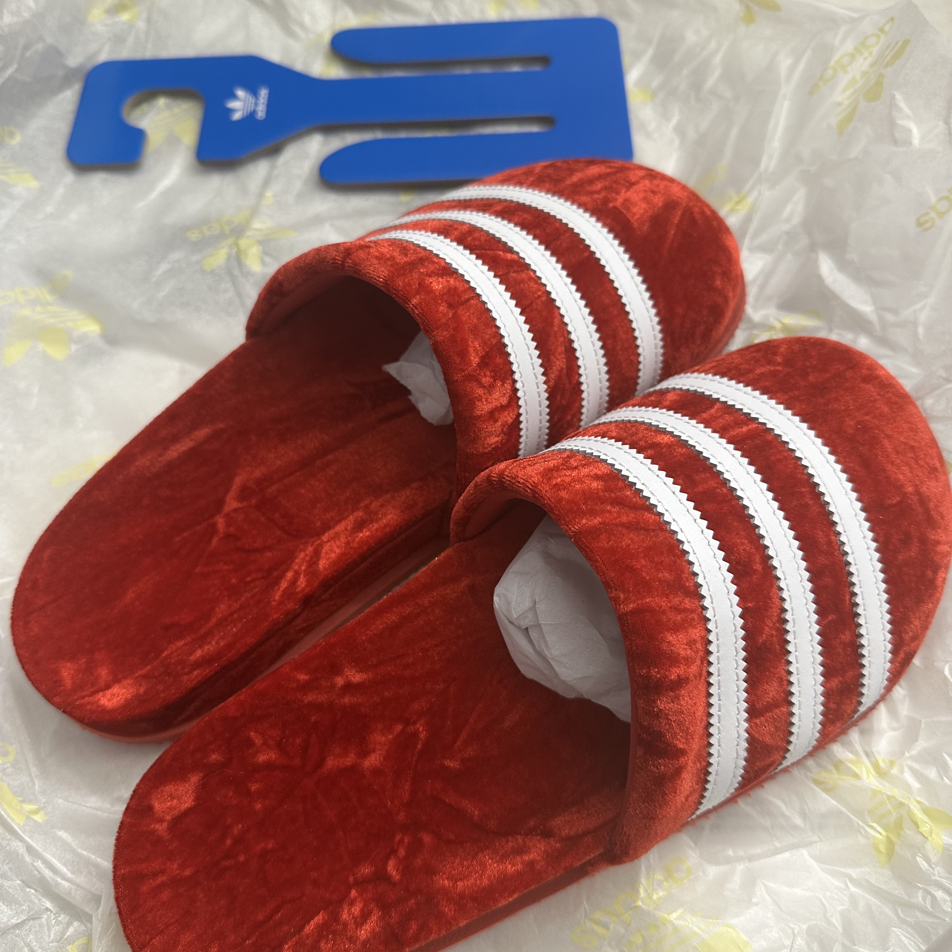 Adidas Adimule Slide Red 착용 스타일