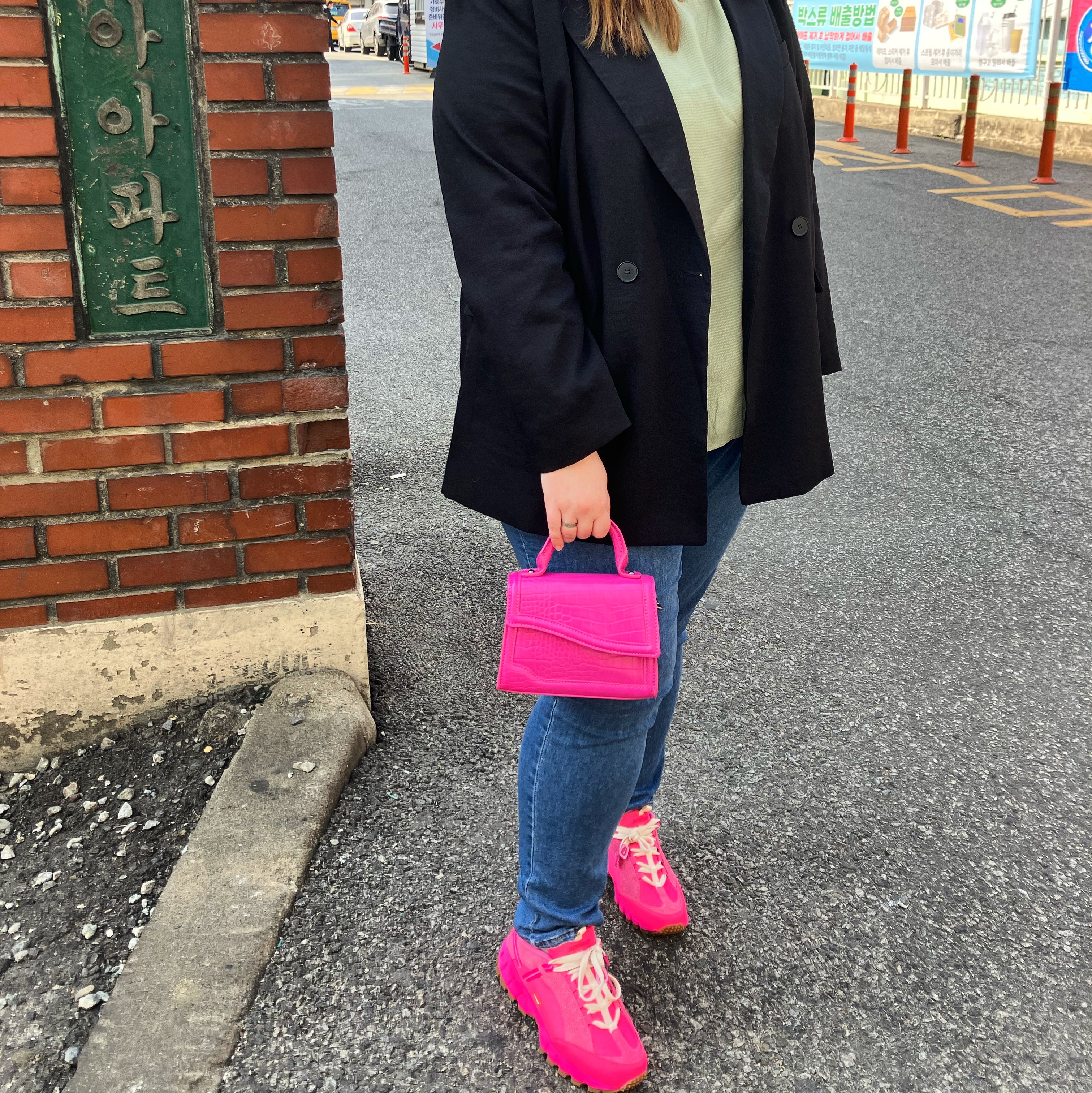 Nike x Jacquemus Air Humara LX Pink Flash, Cartier Love Ring White Gold 착용 스타일