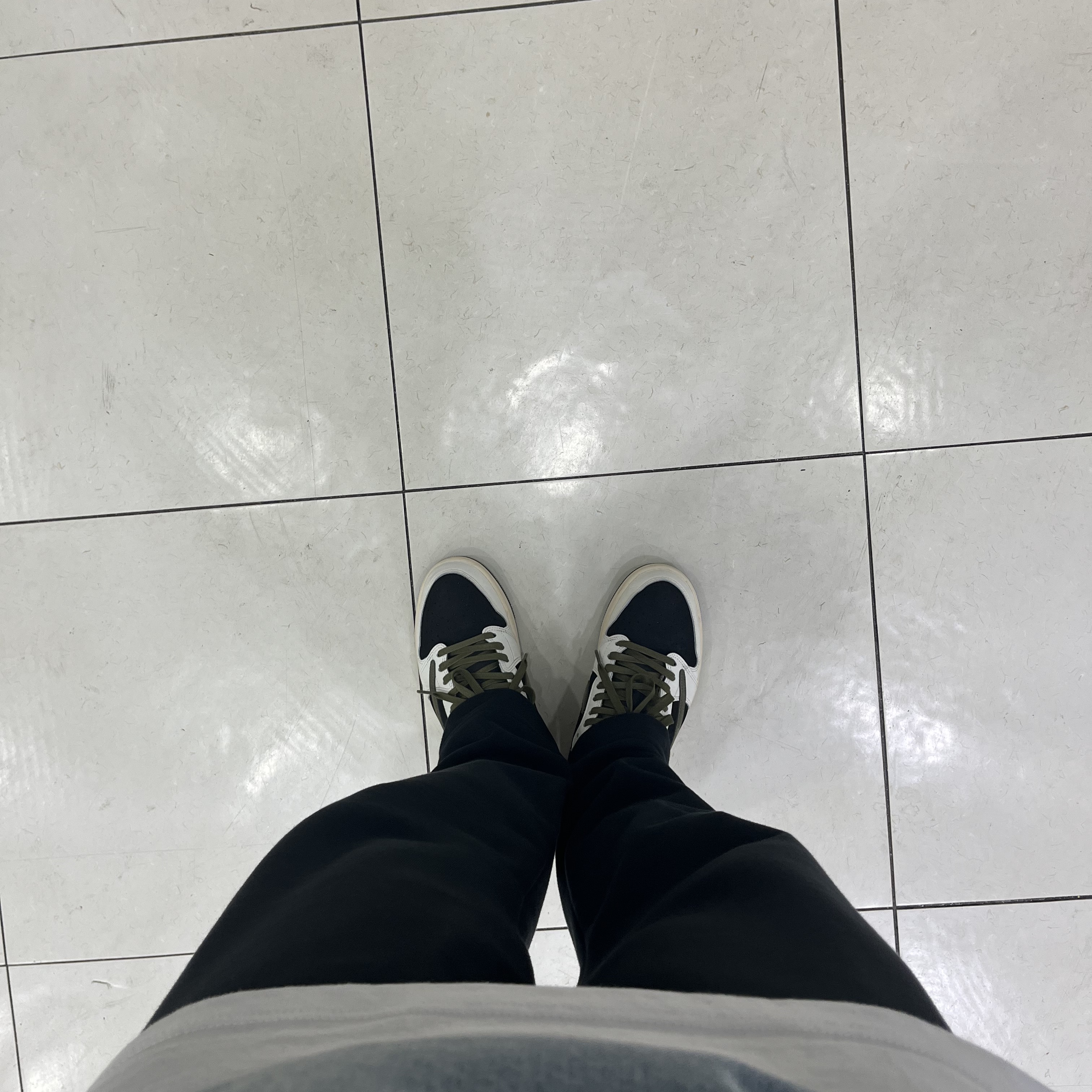 (W) Jordan 1 x Travis Scott Retro Low OG SP Medium Olive 착용 스타일