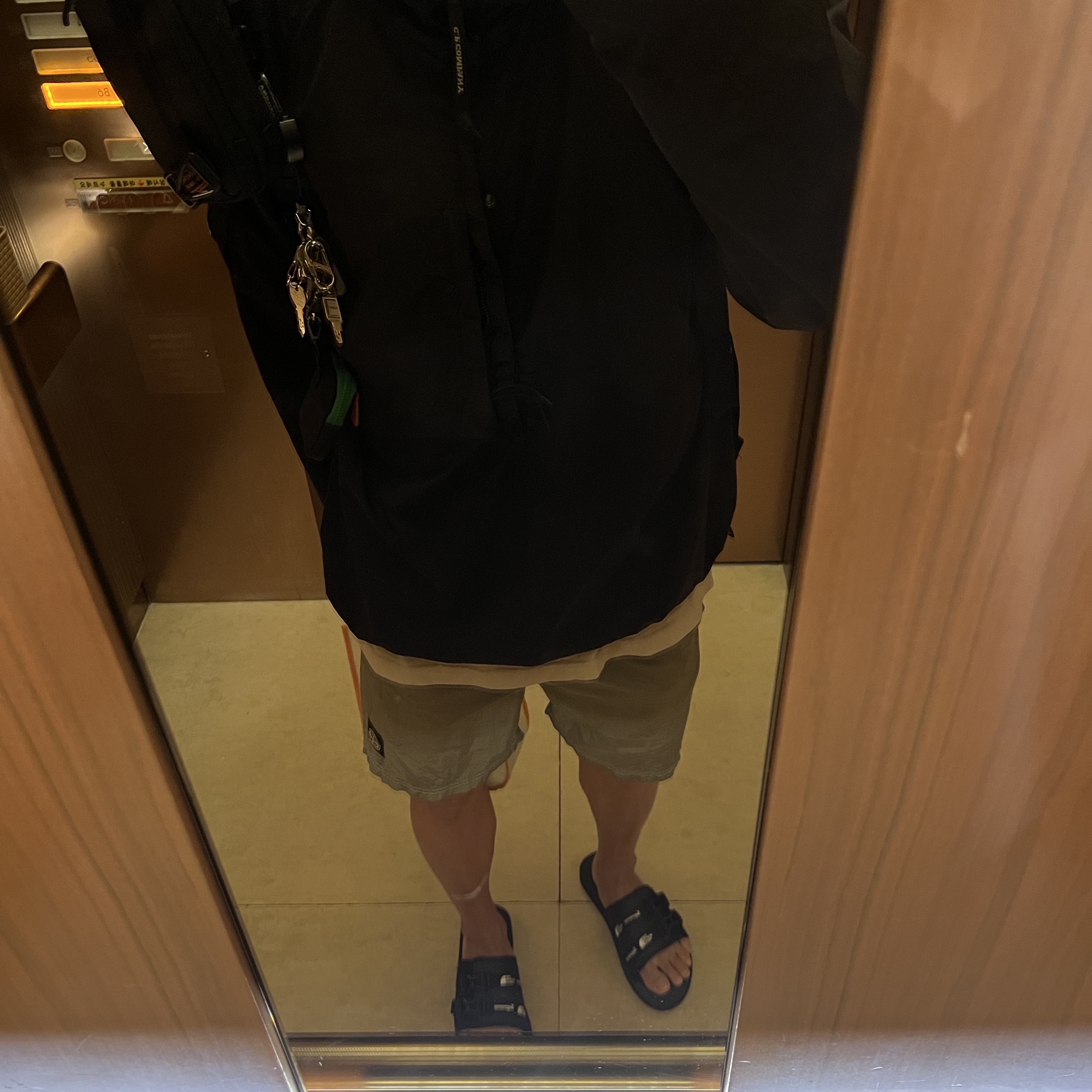 Supreme x The North Face Trekking Sandal Black - 22SS, Stone Island B0943 Nylon Metal Swimming Trunk Light Green - 21SS 착용 스타일