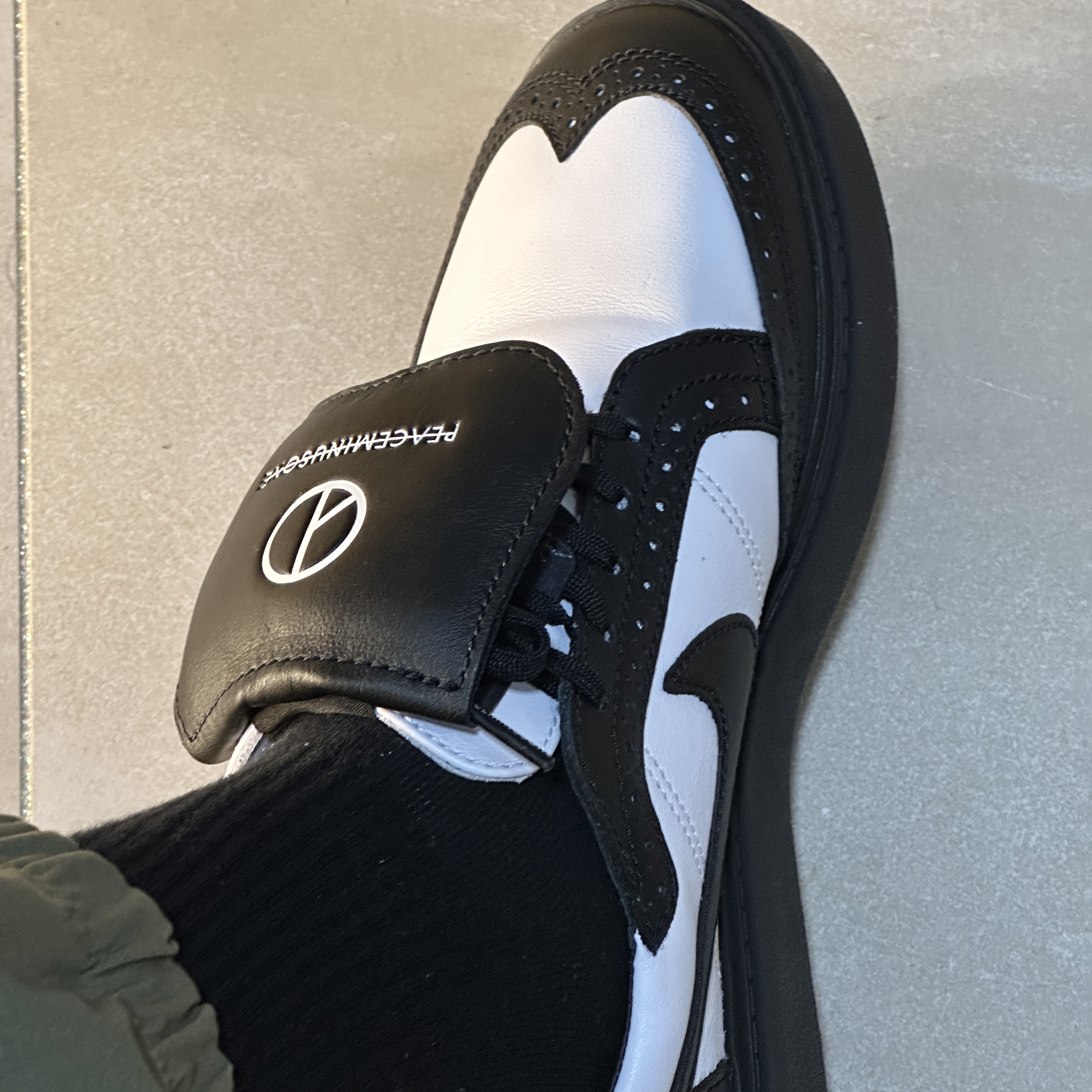 Nike x Peaceminusone Kwondo1 Black and White 착용 스타일 - 4