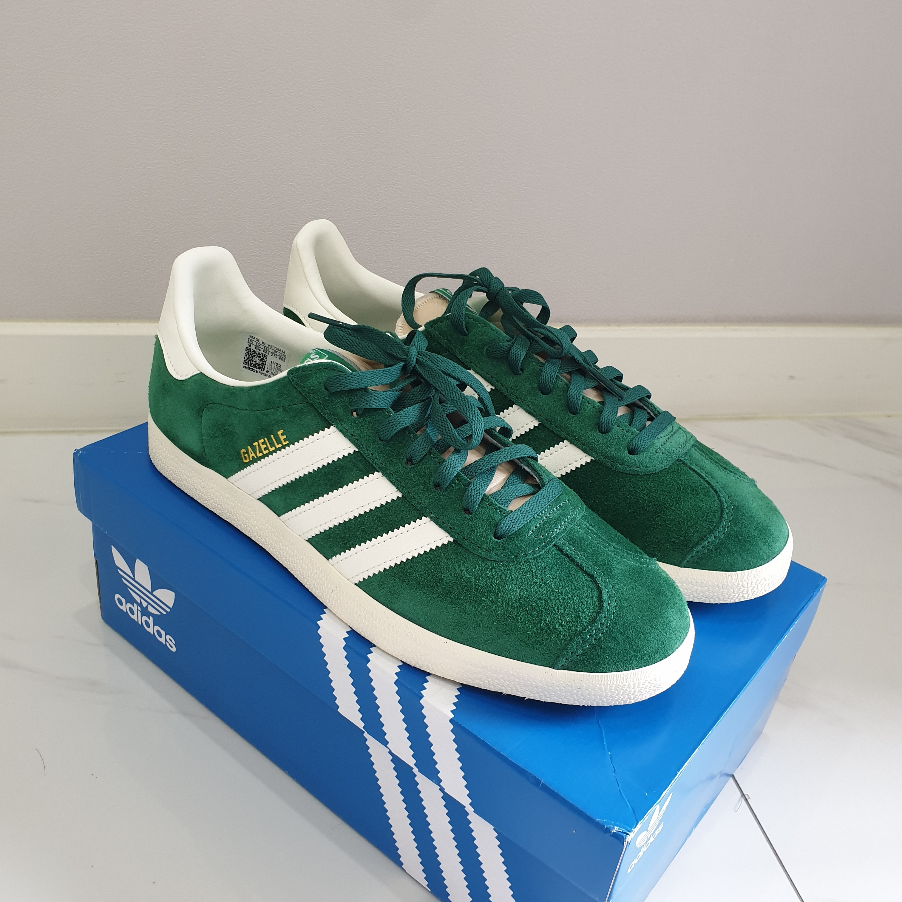 Adidas Gazelle Dark Green Cream White 착용 스타일 - 1