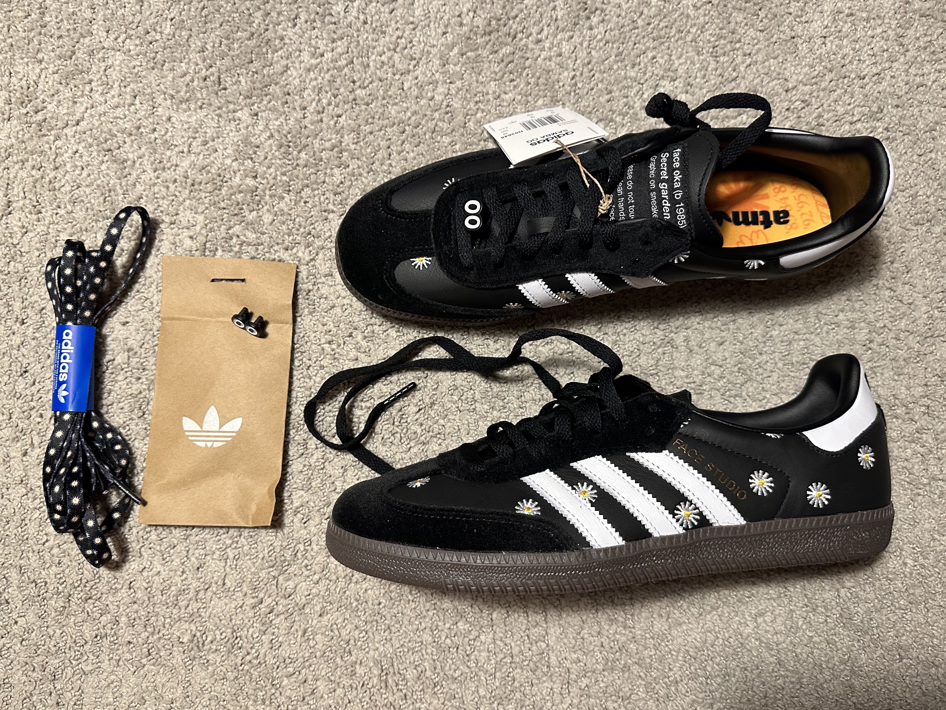 Adidas x Atmos x Face Samba OG Core Black 착용 스타일 - 2