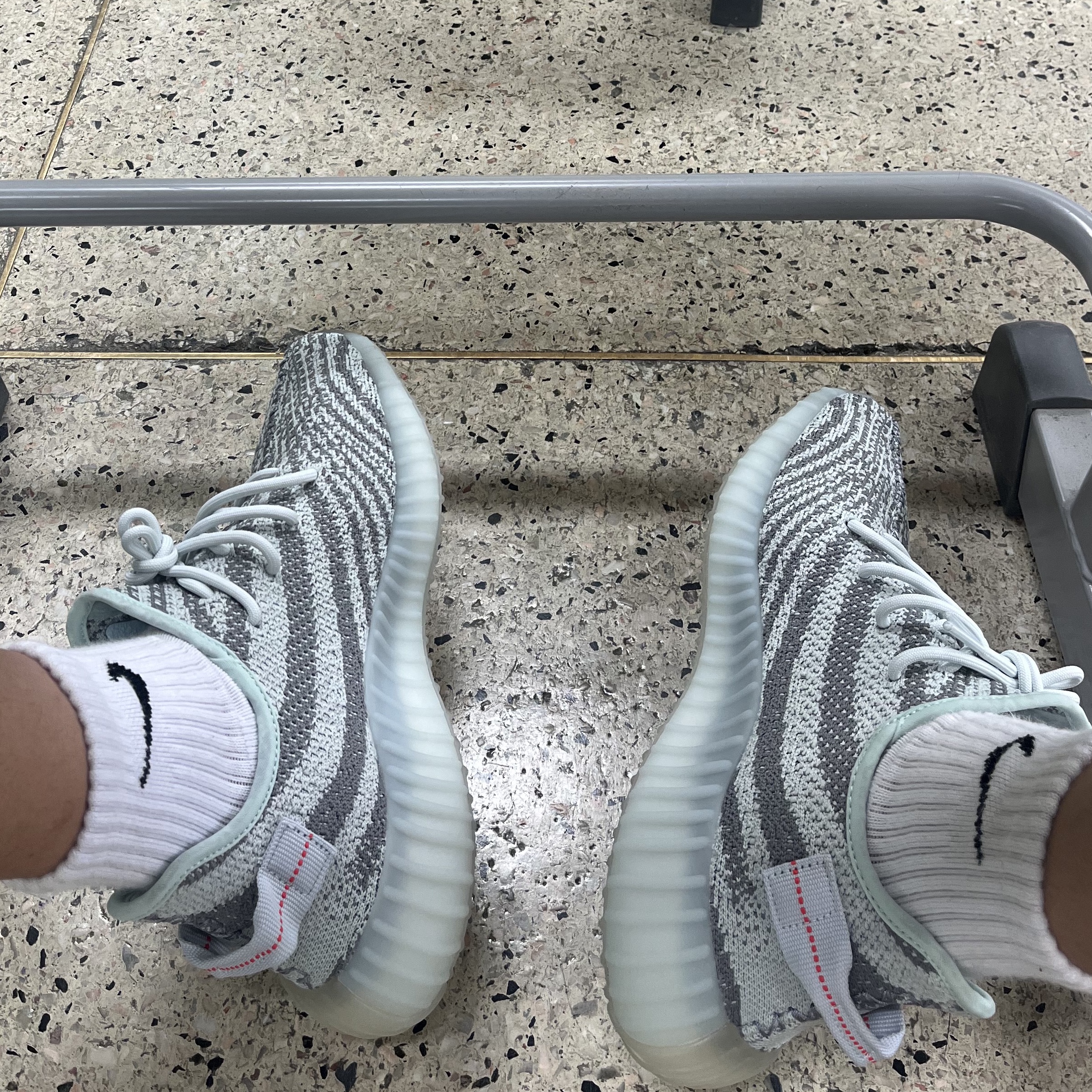 Adidas Yeezy Boost 350 V2 Blue Tint 2017 착용 스타일