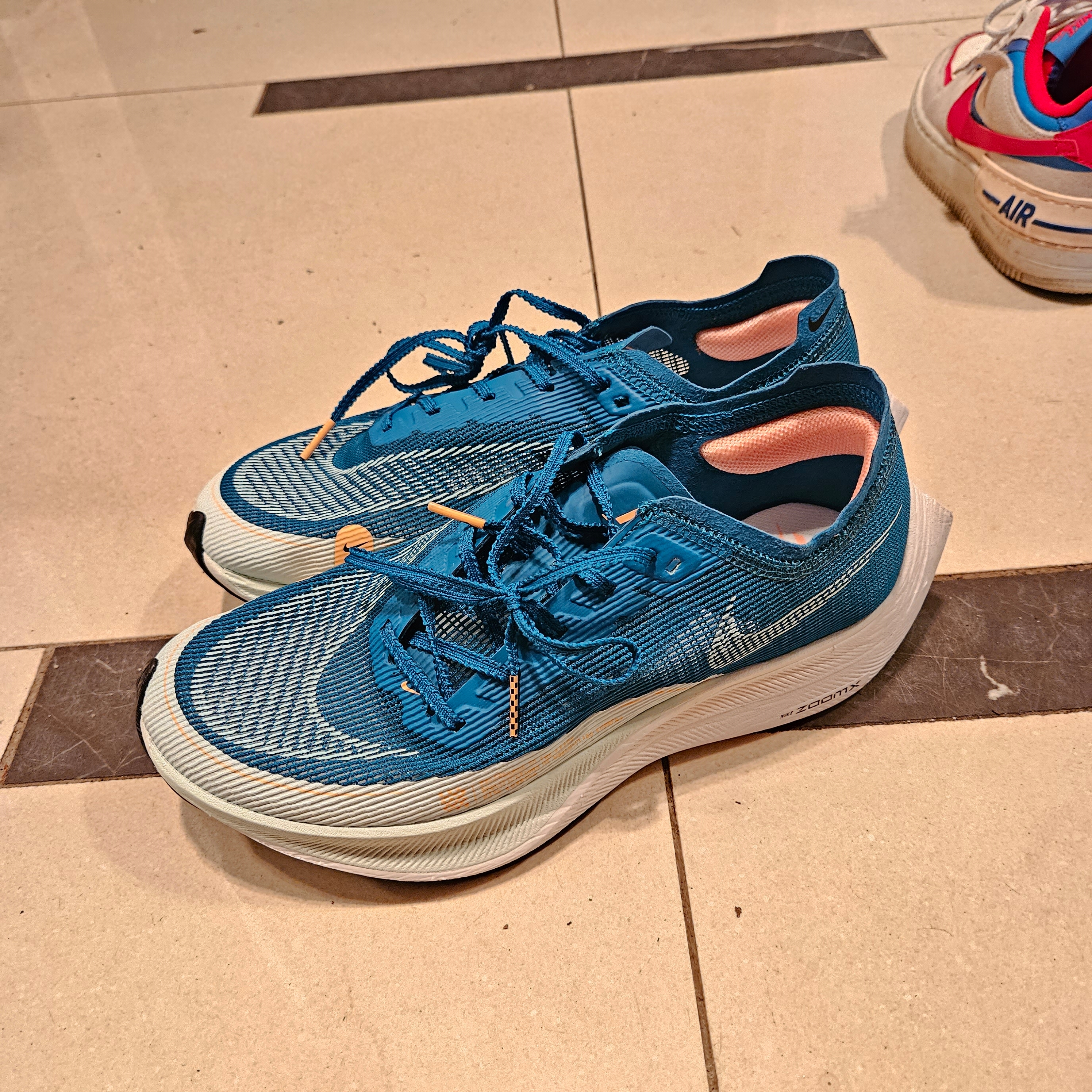 Nike ZoomX Vaporfly Next% 2 Bright Spruce Barely Green 착용 스타일