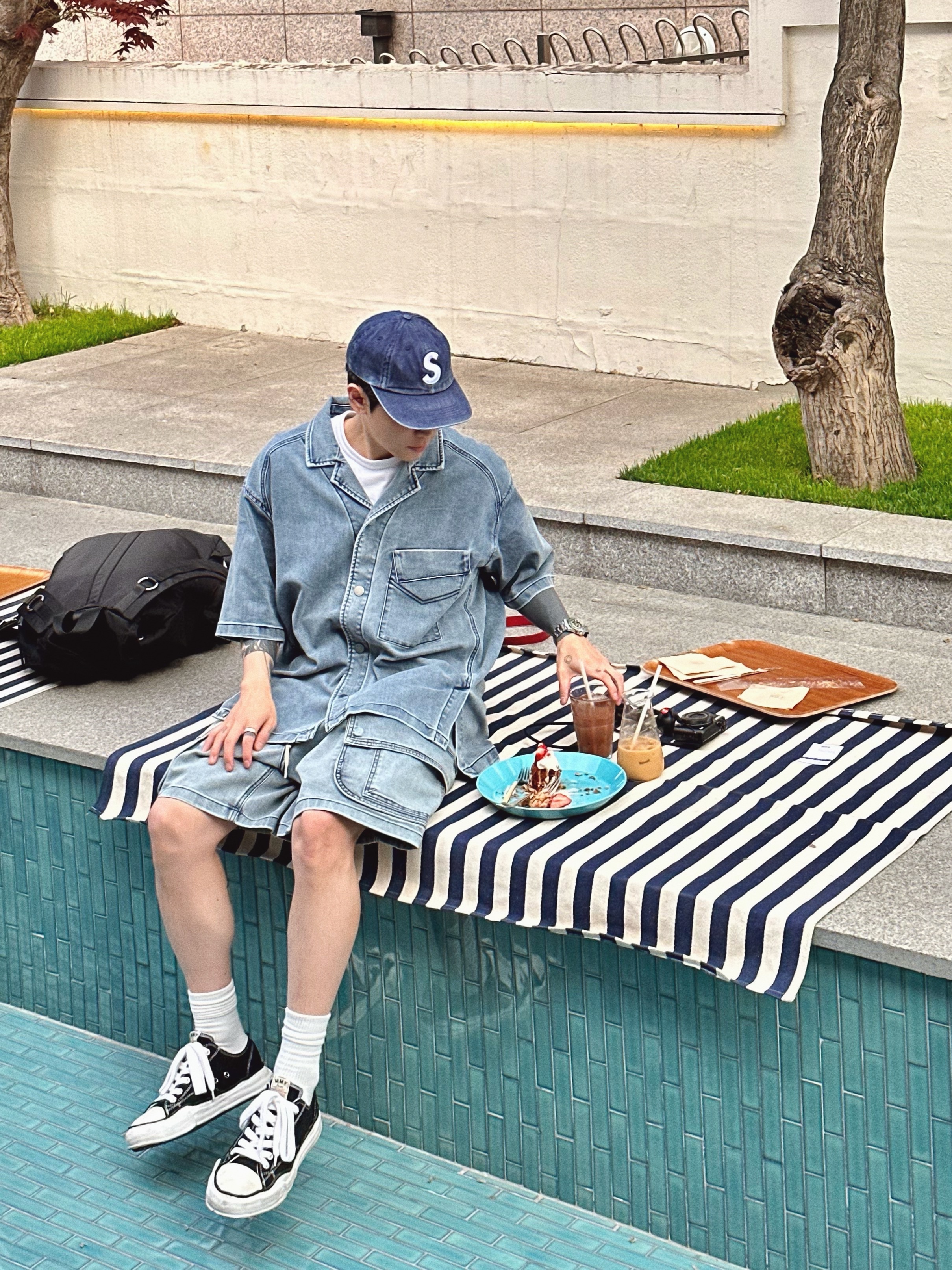Maison Mihara Yasuhiro Peterson OG Sole Canvas Low Sneakers Black, Supreme Pigment Print S Logo 6-Panel Indigo - 22FW 착용 스타일 - 2