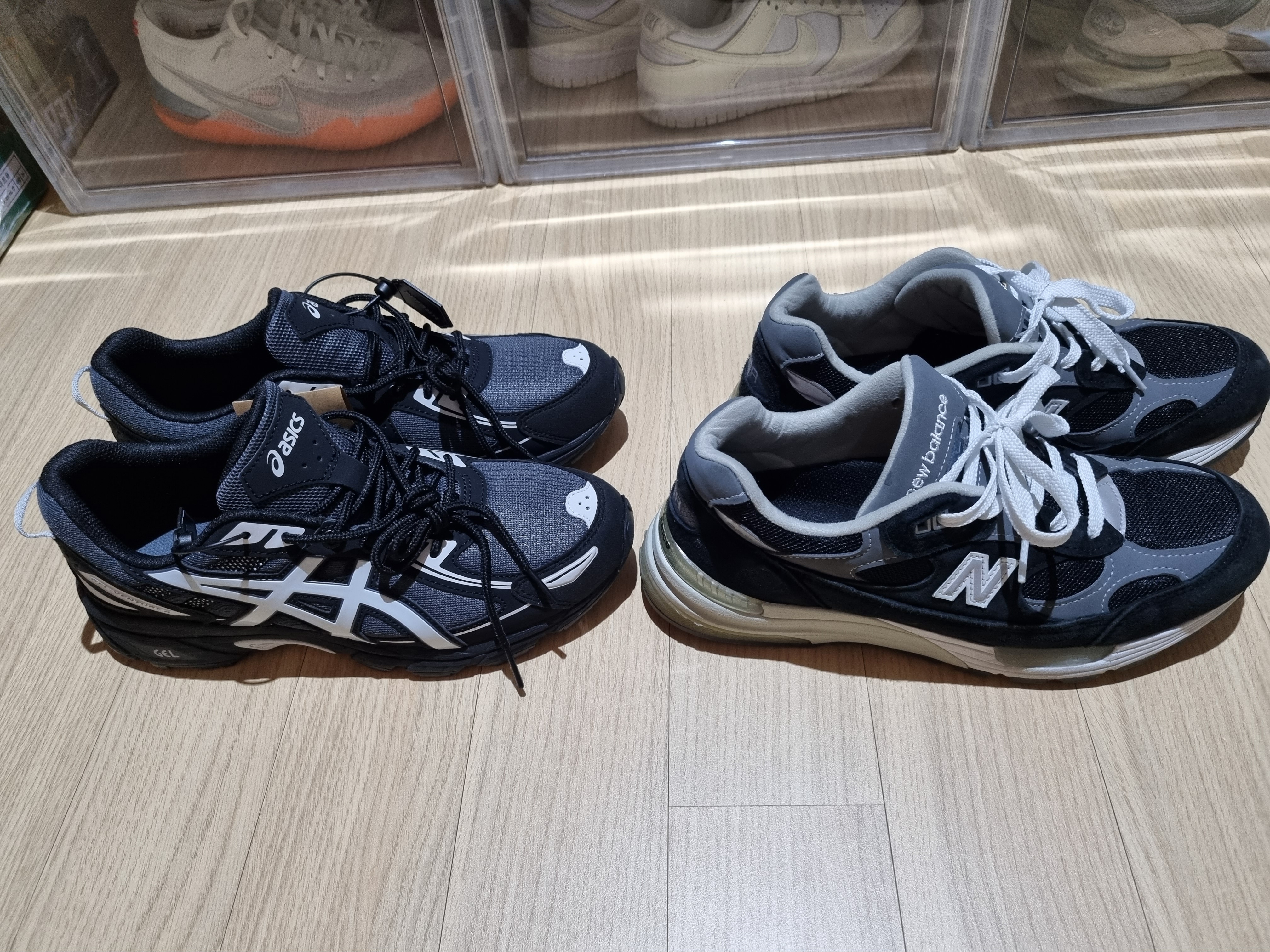 New Balance 992 Made in USA Black Grey, Asics Gel-Venture 6 Carrier Grey 착용 스타일