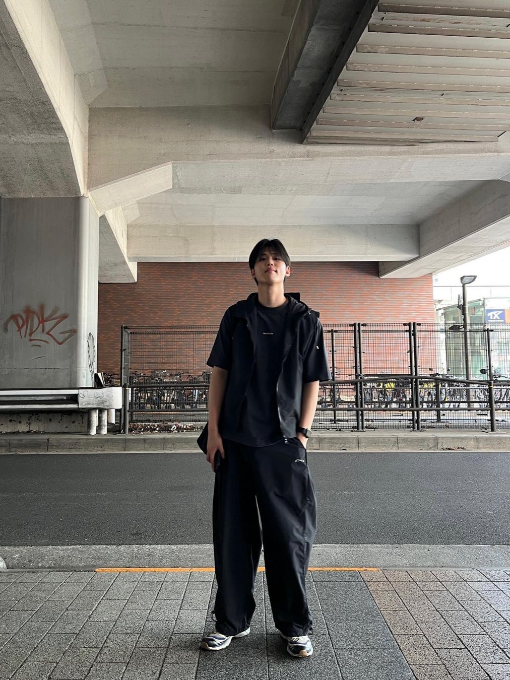 Art Of Field Side Zipper Balloon Pants Black, Salomon XT-6 Gore-Tex Black Ebony 착용 스타일
