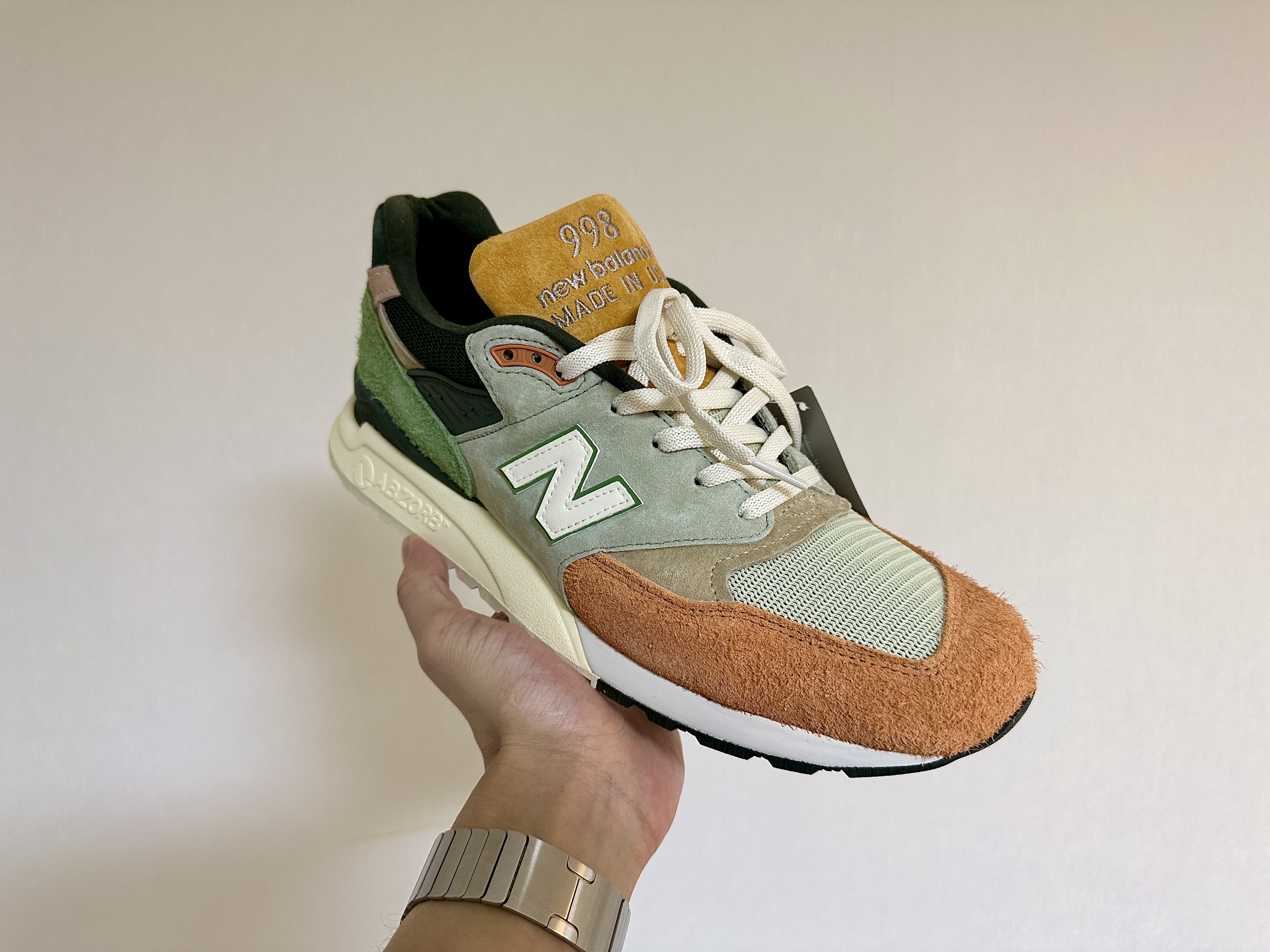 New Balance x Ronnie Fieg x Frank Lloyd 998 Broadacre City Aloe Wash 착용 스타일 - 2