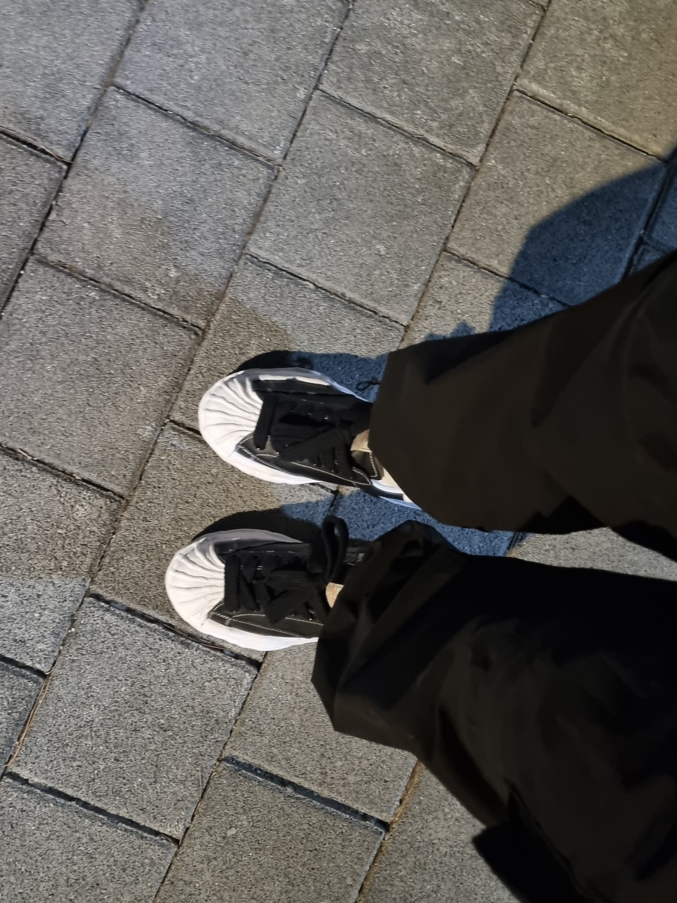 Maison Mihara Yasuhiro Blakey OG Sole Leather Low-top Sneakers Black 착용 스타일