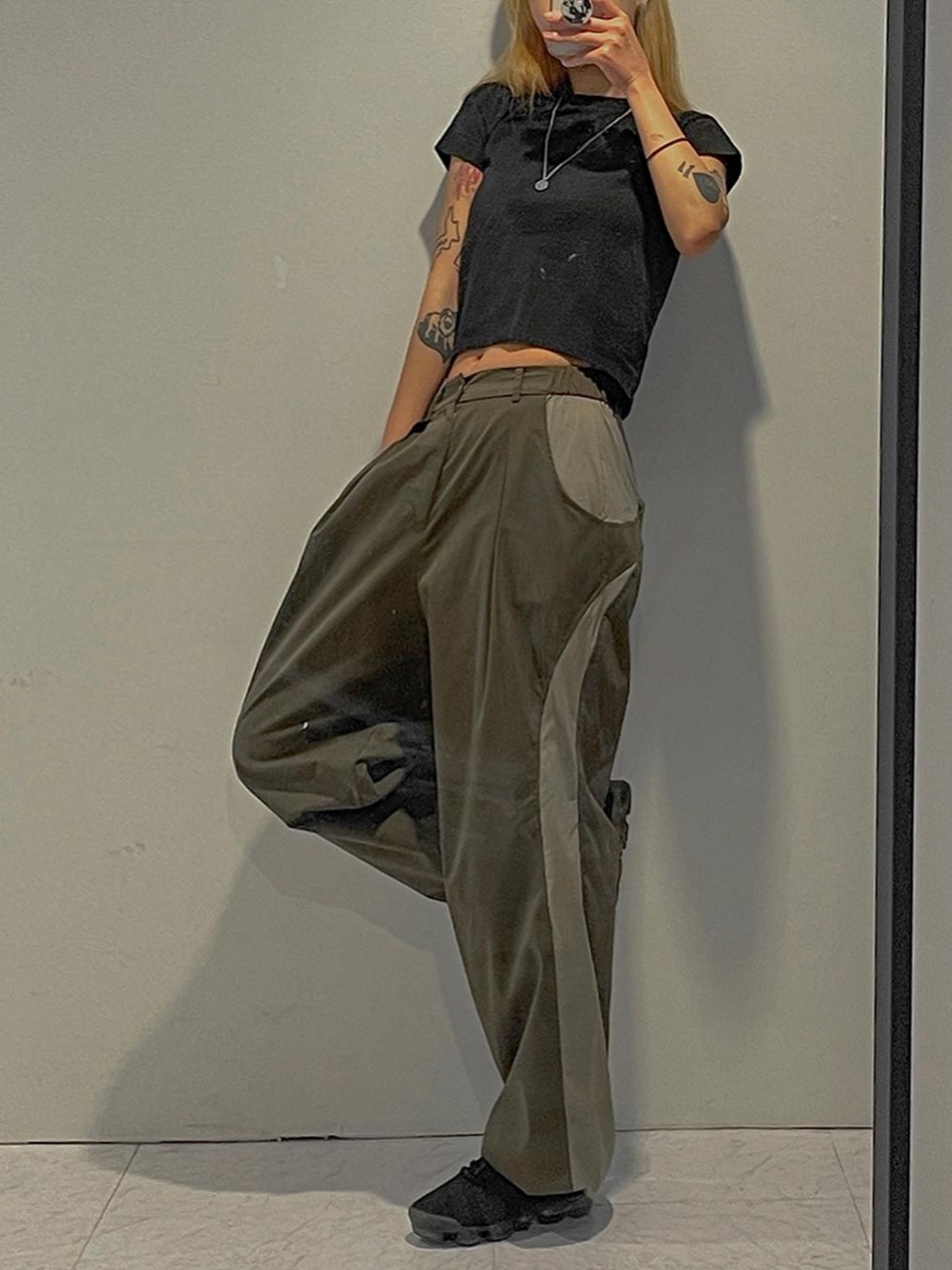 Art Of Field Round Colorway Pintuck Pants Khaki Brown 착용 스타일