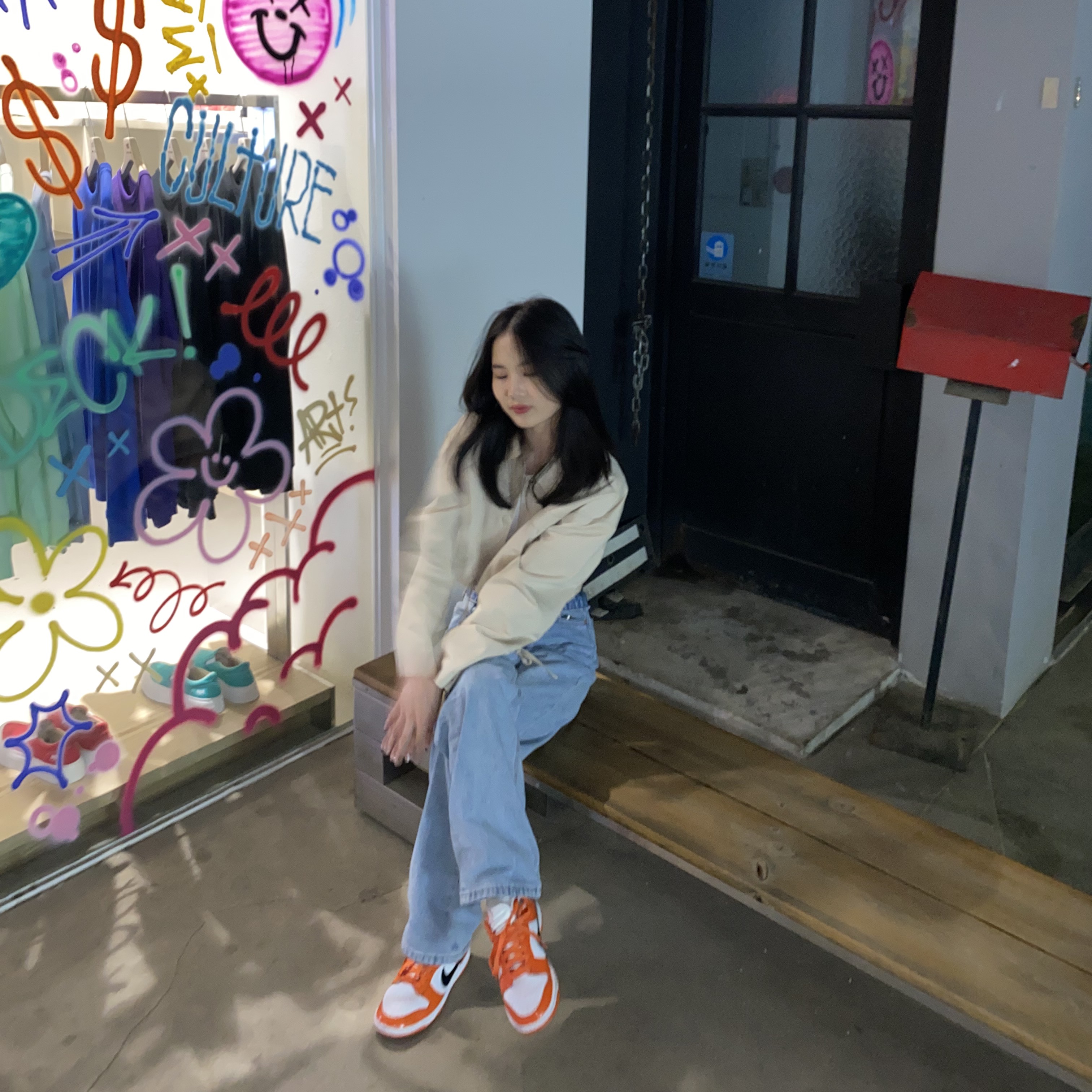 (W) Nike Dunk Low Essential Brilliant Orange 착용 스타일 - 2