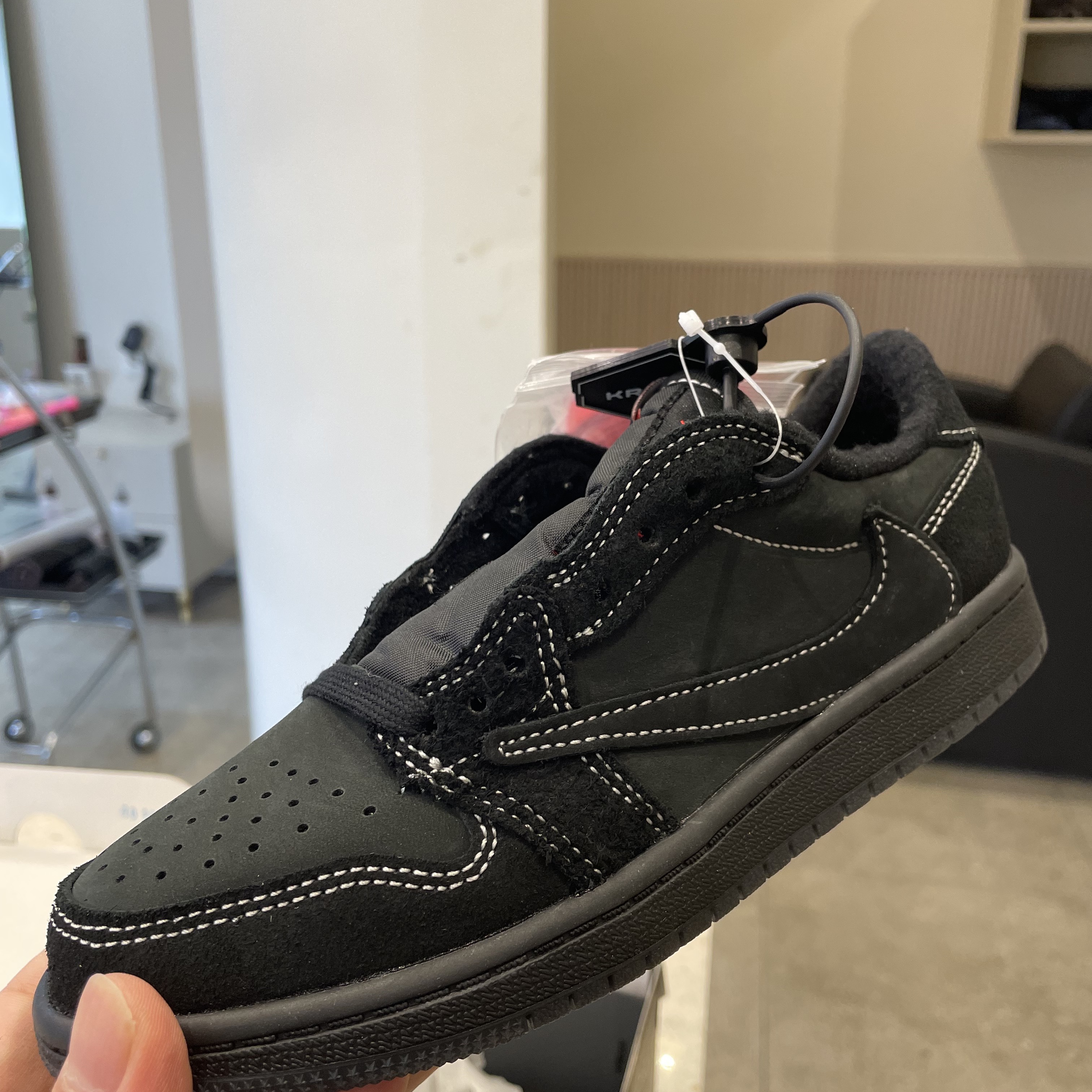 (PS) Jordan 1 x Travis Scott Retro Low OG SP Black Phantom 착용 스타일 - 1