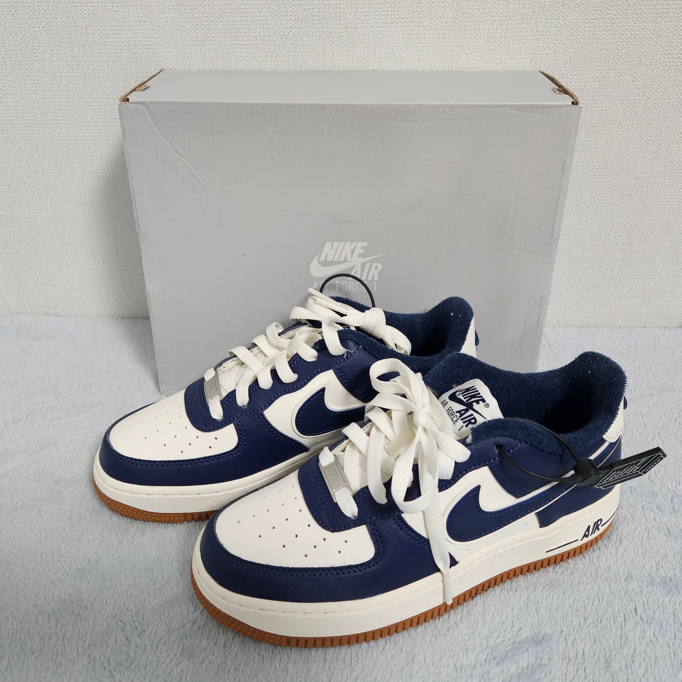 (GS) Nike Air Force 1 LV8 3 Midnight Navy 착용 스타일 - 2