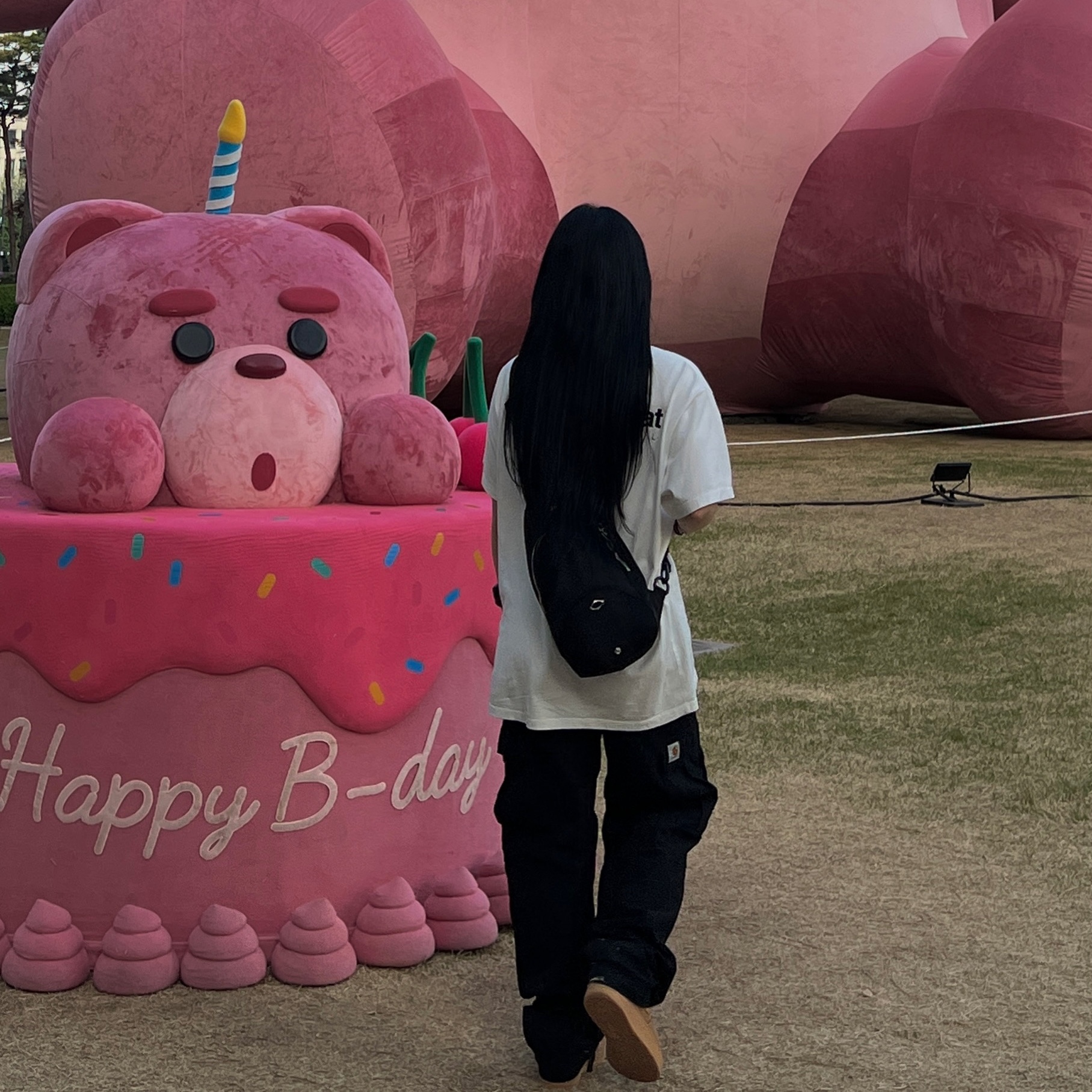 Nike Air Force 1 '07 WB Flax, Mischief Foldable Sling Bag Black 착용 스타일