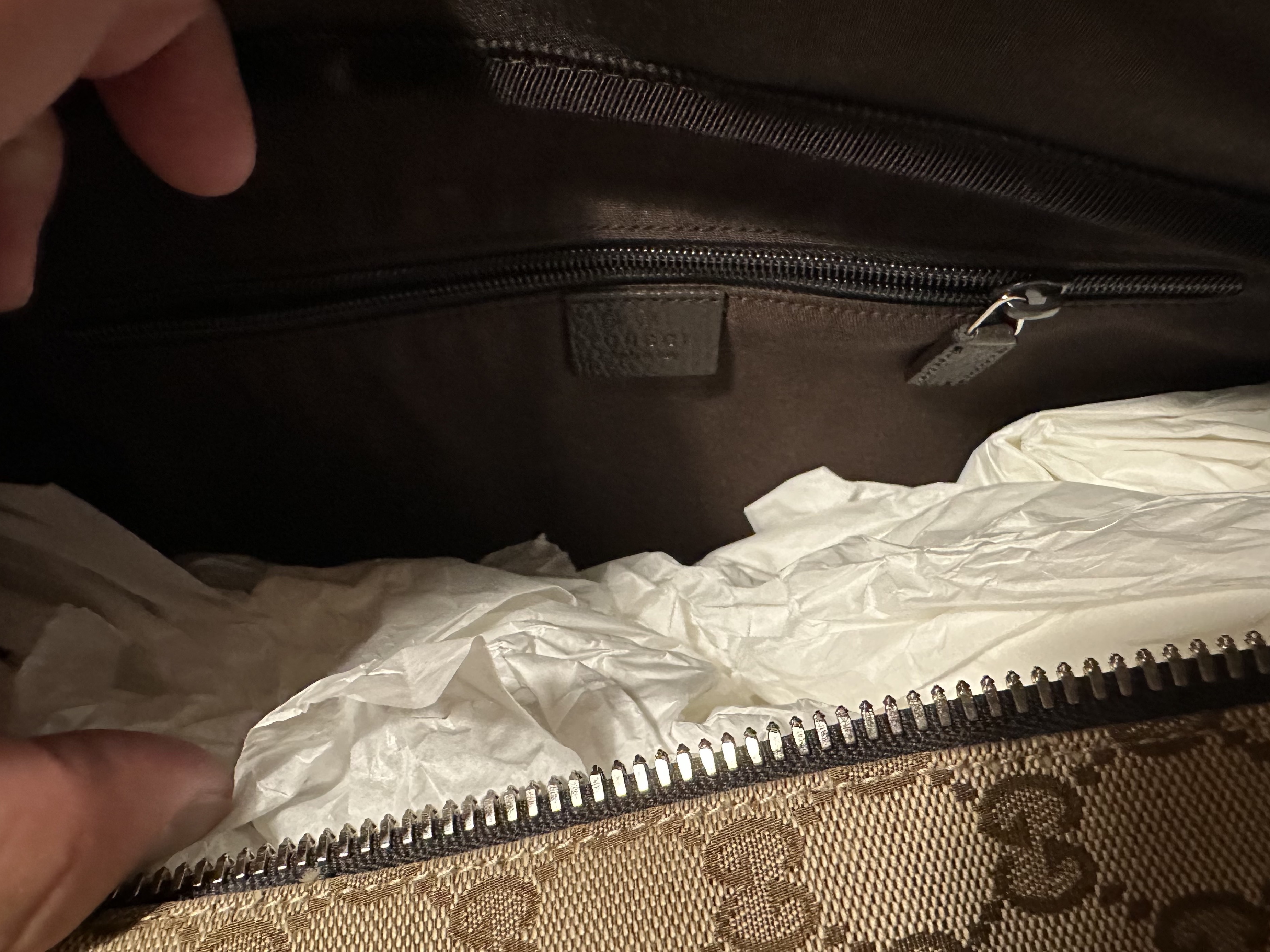 Gucci GG Supreme Canvas Boston Bag Beige Ebony 착용 스타일 - 5