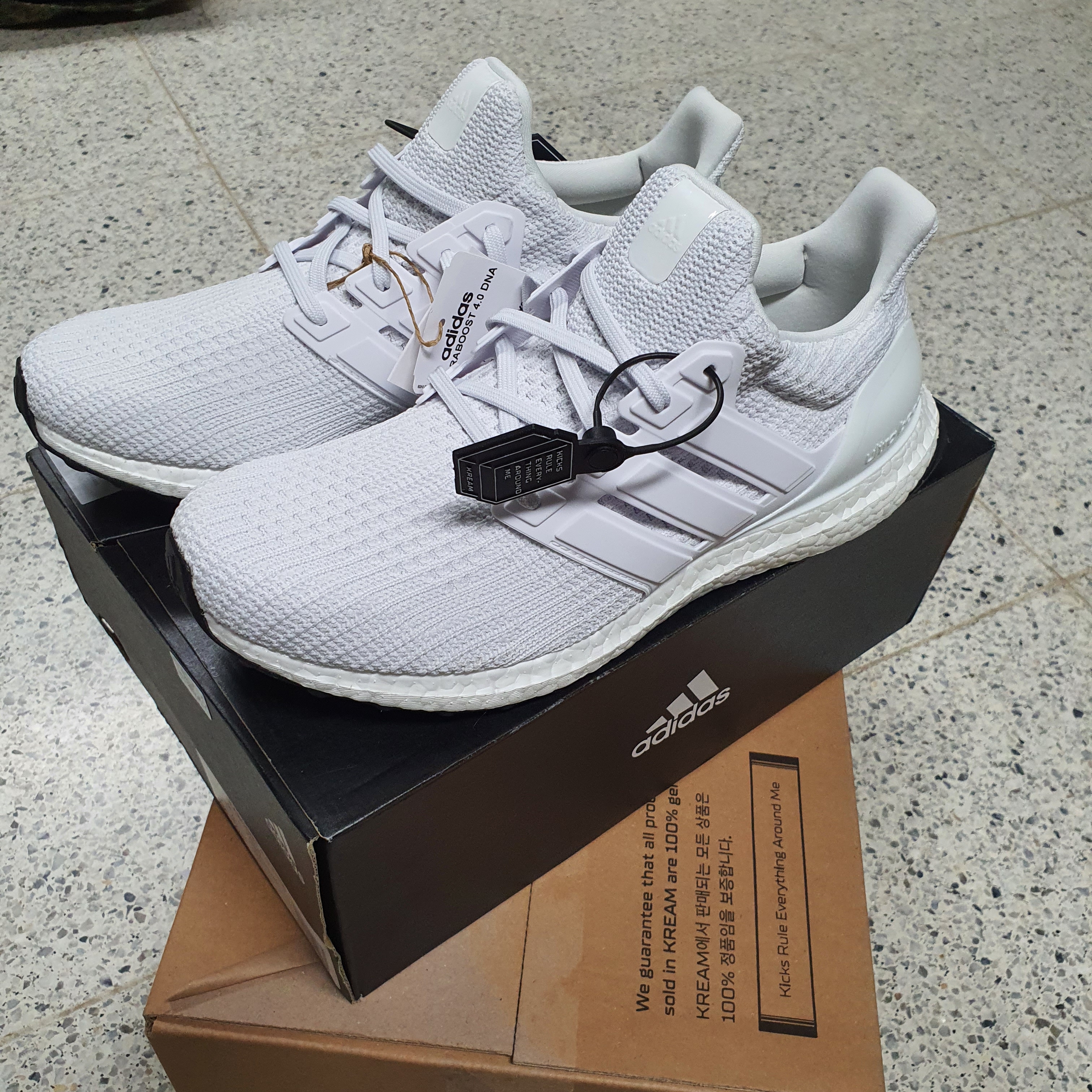 Adidas Ultraboost 4.0 DNA White 착용 스타일