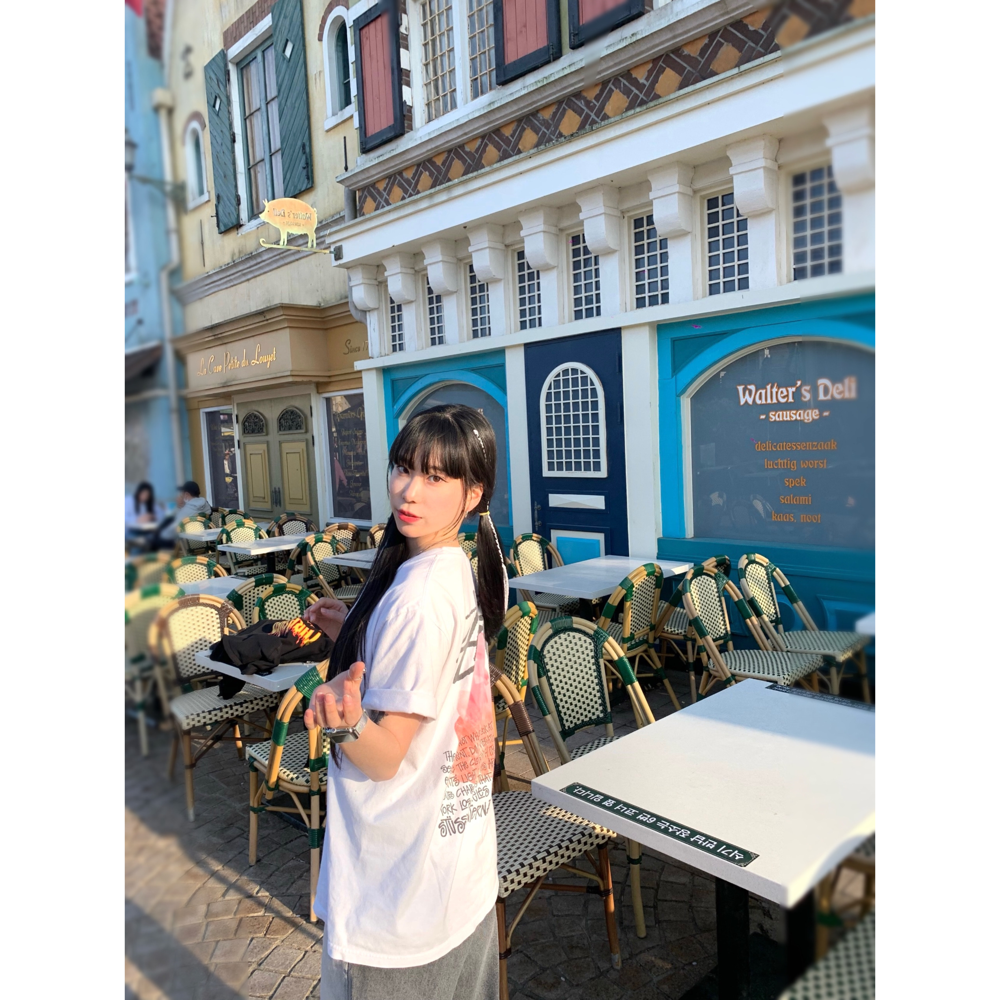 스투시 리플렉션 티셔츠 화이트, (W) 머렐 하이드로 목 화이트 블랙 착용 스타일 - 1