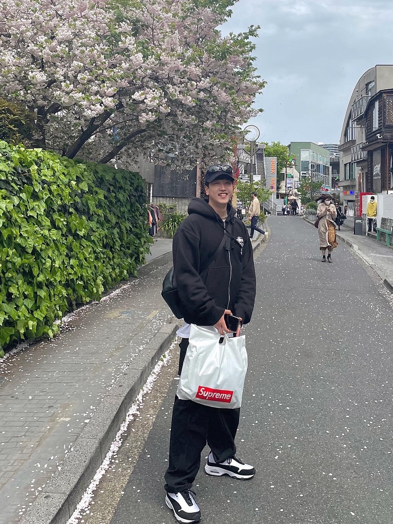 Stussy World Tour Zip Hoodie Black 2022, Project G/R Convertible Tactical Pants Black 착용 스타일 - 4