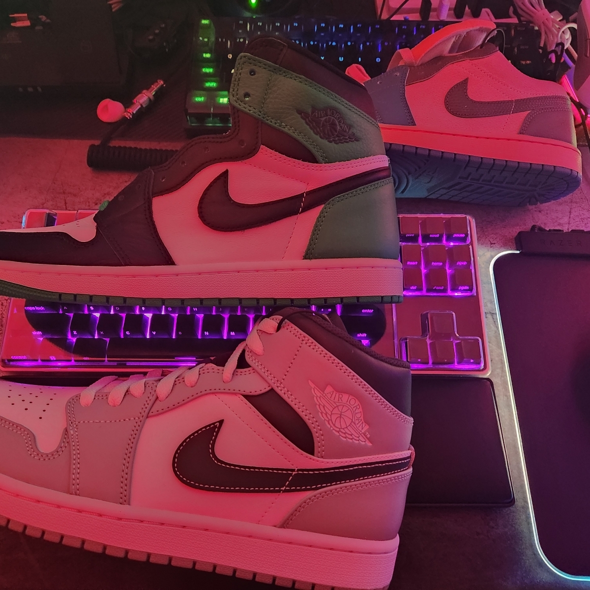 Jordan 1 Mid Light Smoke Grey Anthracite, Jordan 1 Low SE Tokyo 96 착용 스타일