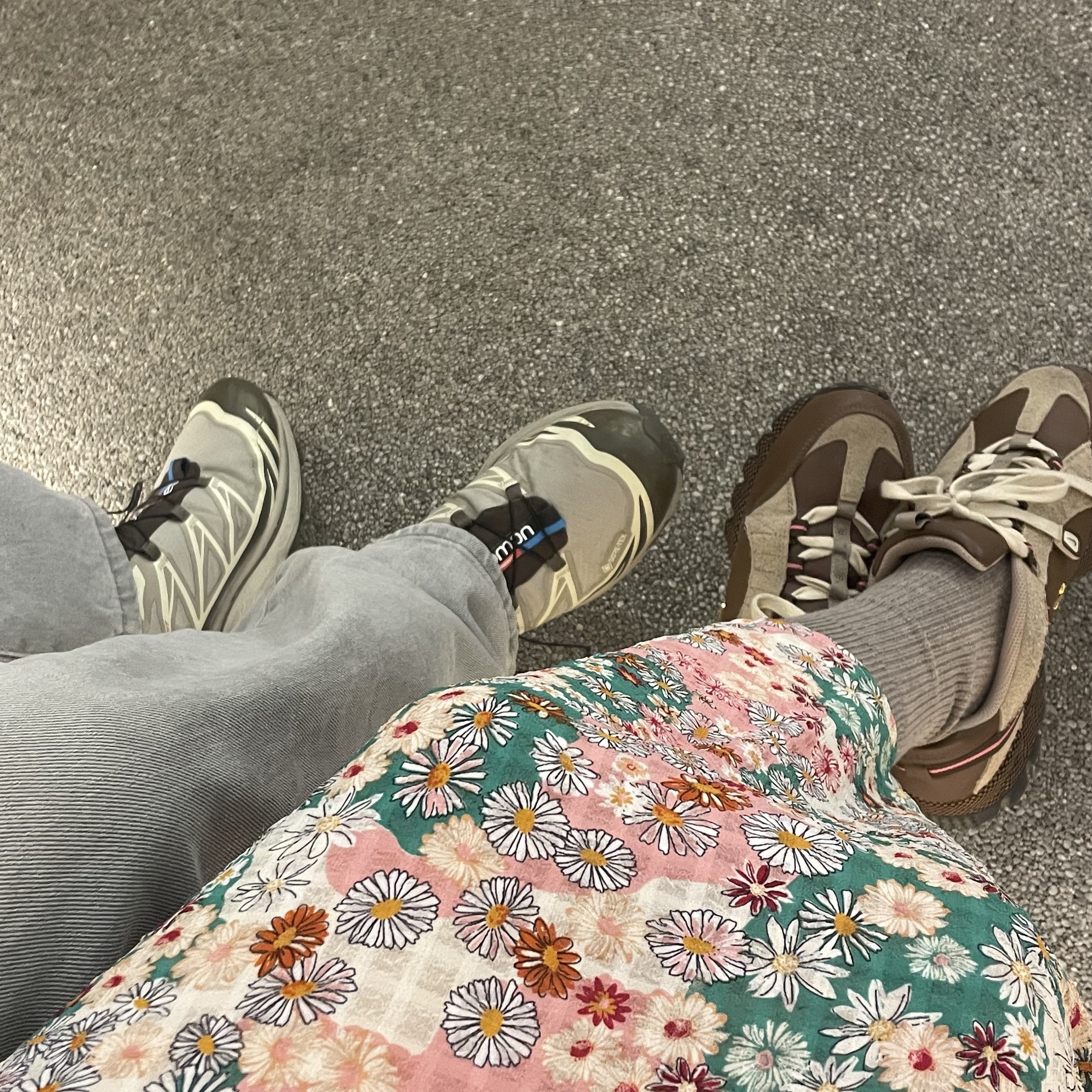 Nike x Jacquemus Air Humara LX Ale Brown and Gold, Salomon XT-6 Gore-Tex Vintage Khaki 착용 스타일