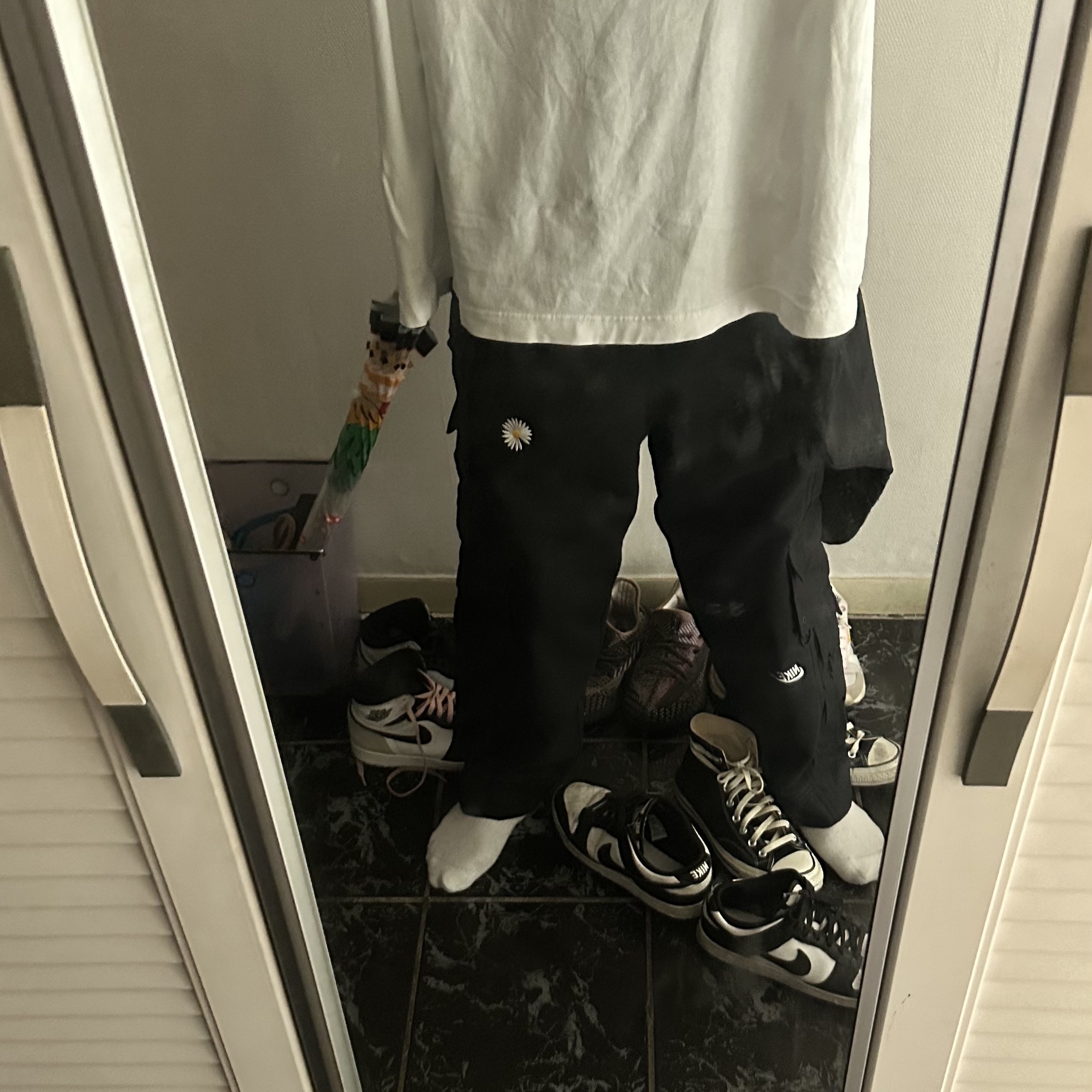 Nike x Peaceminusone Wide Pants Black (DR0096-010), Nike x Peaceminusone LS T-Shirt White (DR0098-100) 착용 스타일 - 2