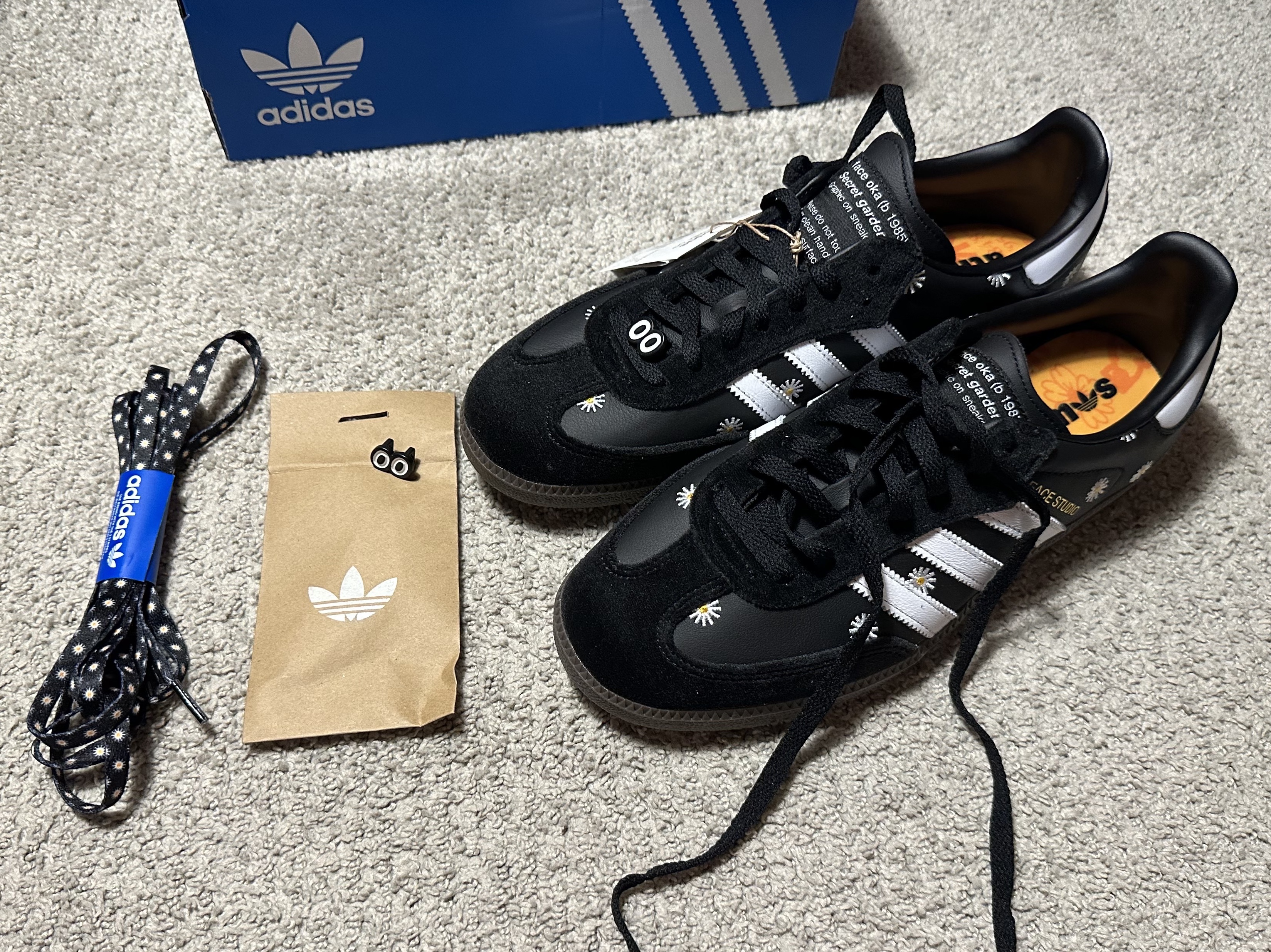 Adidas x Atmos x Face Samba OG Core Black 착용 스타일 - 1