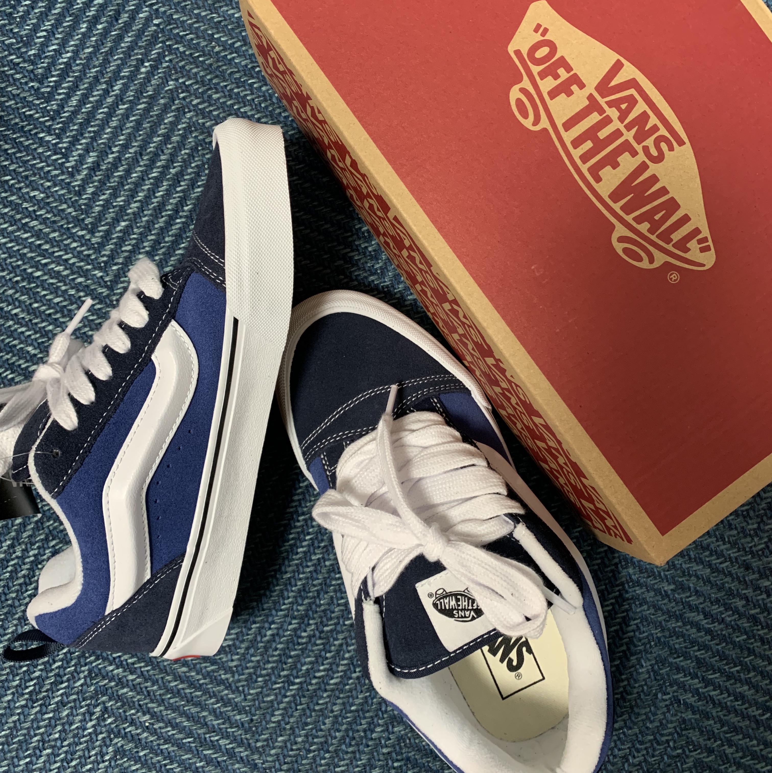 Vans Knu-Skool Navy True White 착용 스타일