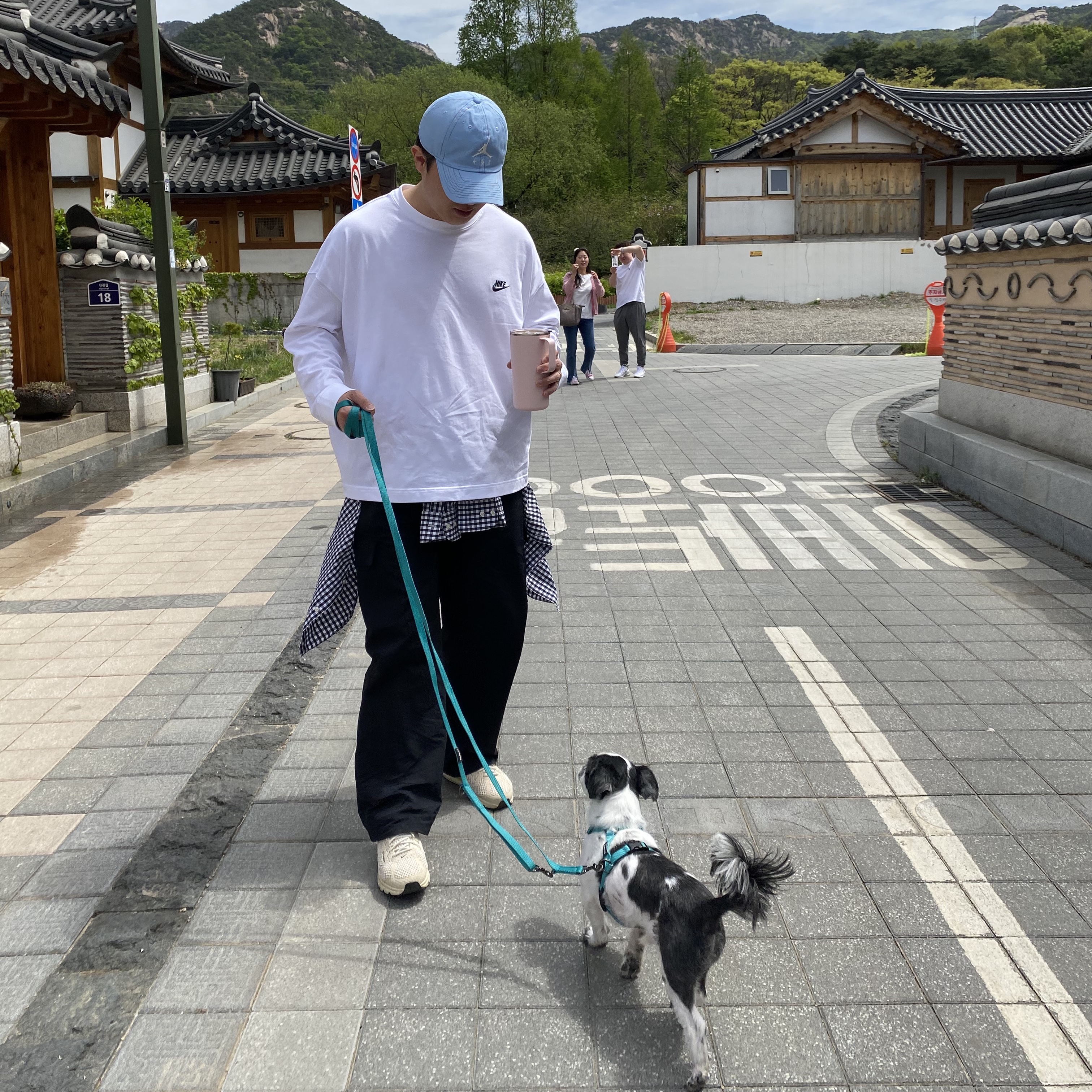 Jordan x J Balvin Jumpman Heritage 86 Adjustable Hat, Nike x Peaceminusone LS T-Shirt White (DR0098-100) 착용 스타일 - 3