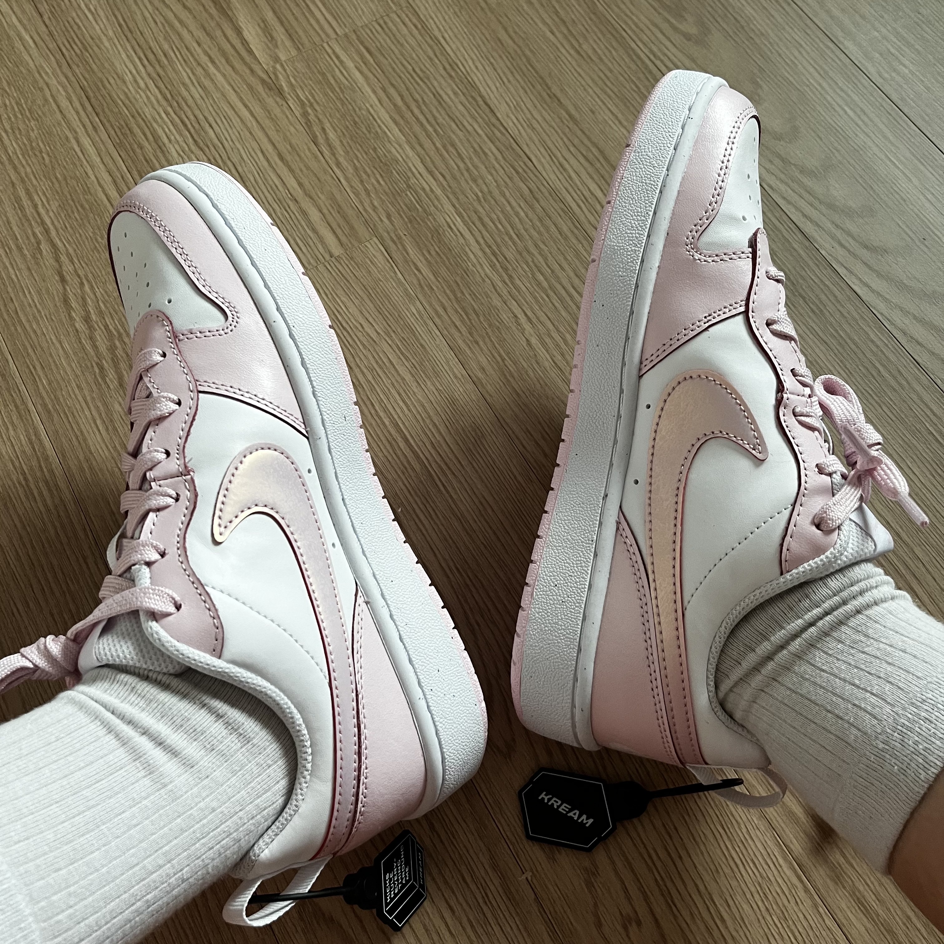 (GS) Nike Court Borough 2 SE White Pink Foam 착용 스타일