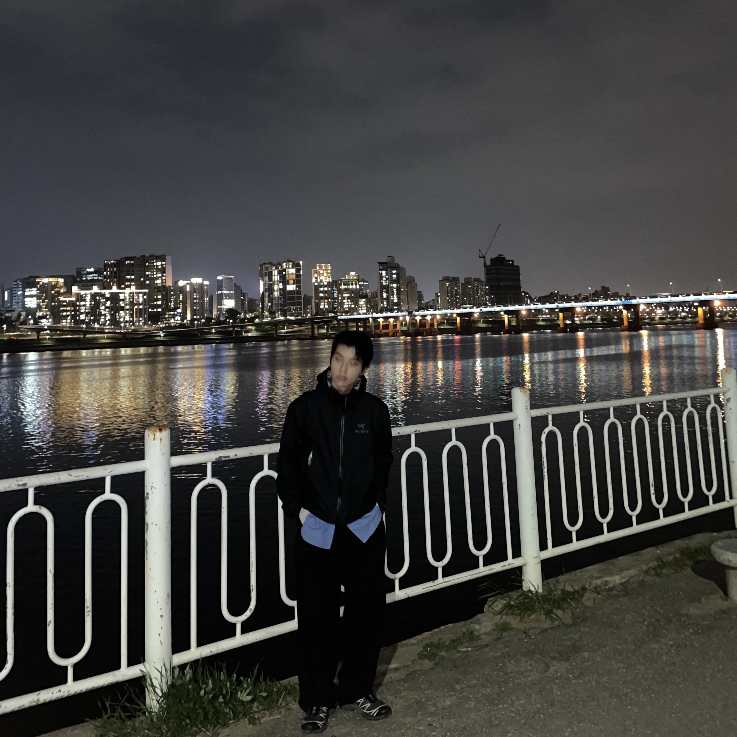 Arc'teryx Beta Jacket Black, Salomon XT-6 Gore-Tex Black Ebony 착용 스타일