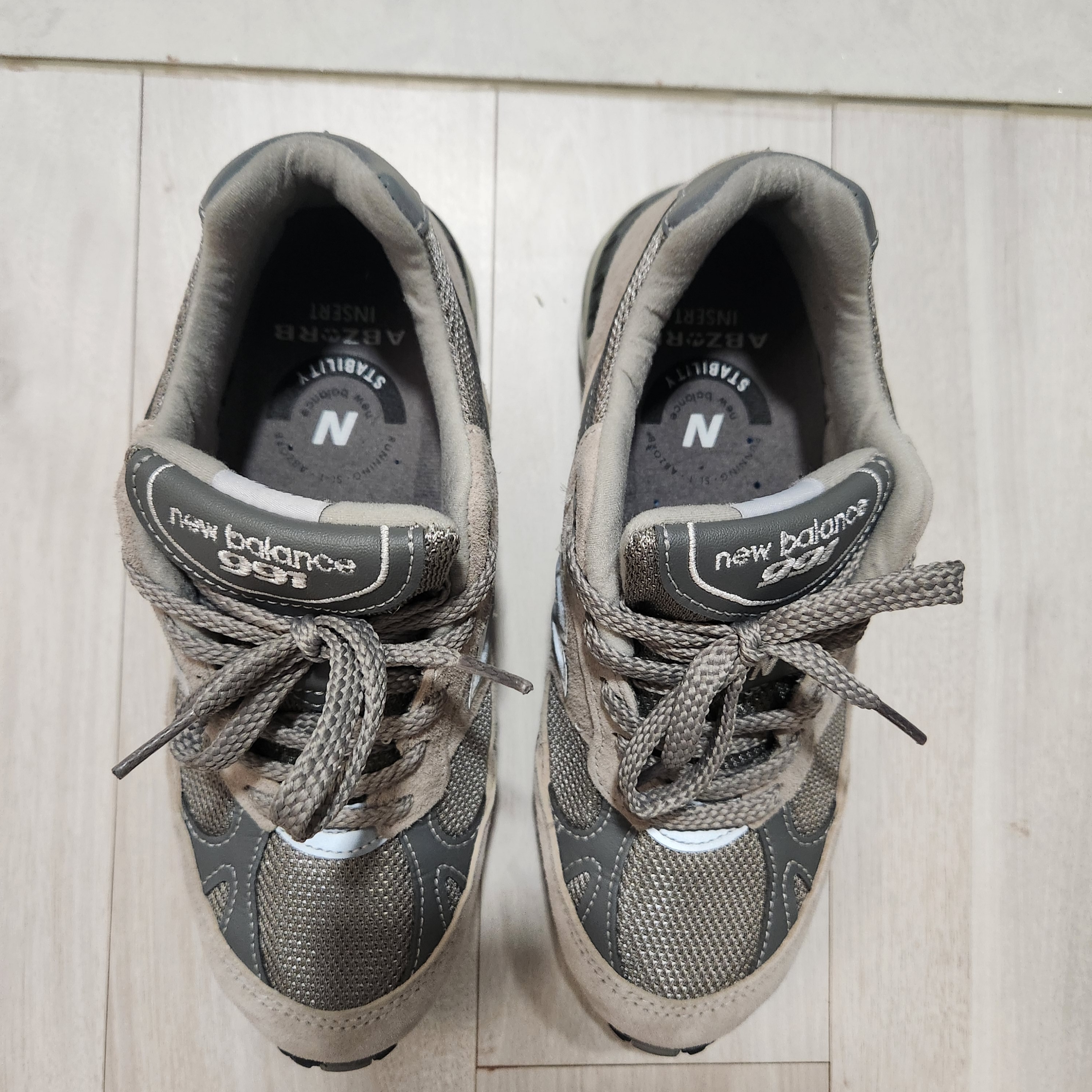 (W) New Balance 991 Made in UK Grey 착용 스타일 - 2