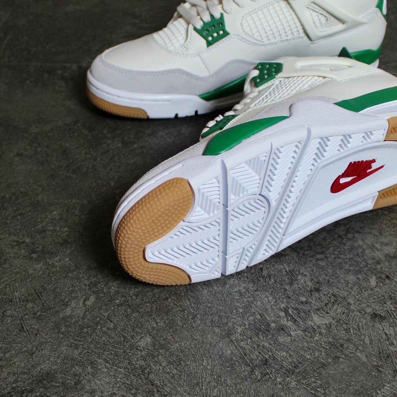 Jordan 4 x Nike SB Retro SP Pine Green 착용 스타일 - 2