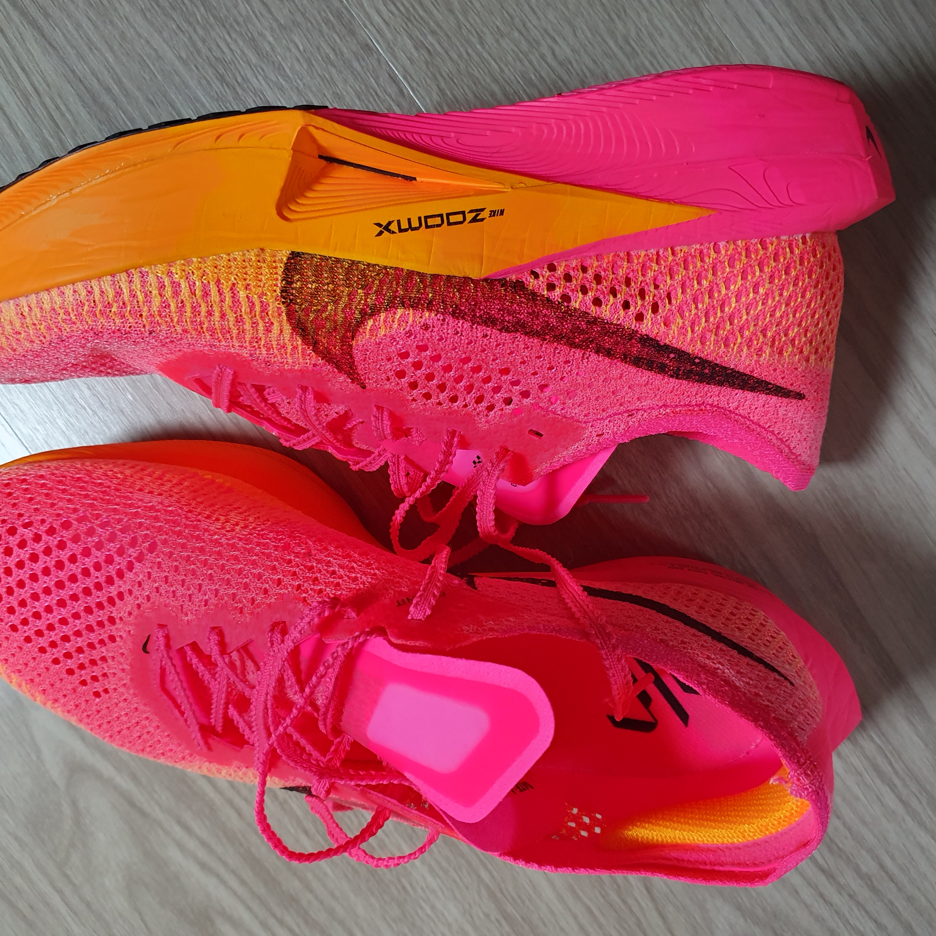 Nike ZoomX Vaporfly Next% 3 Hyper Pink 착용 스타일