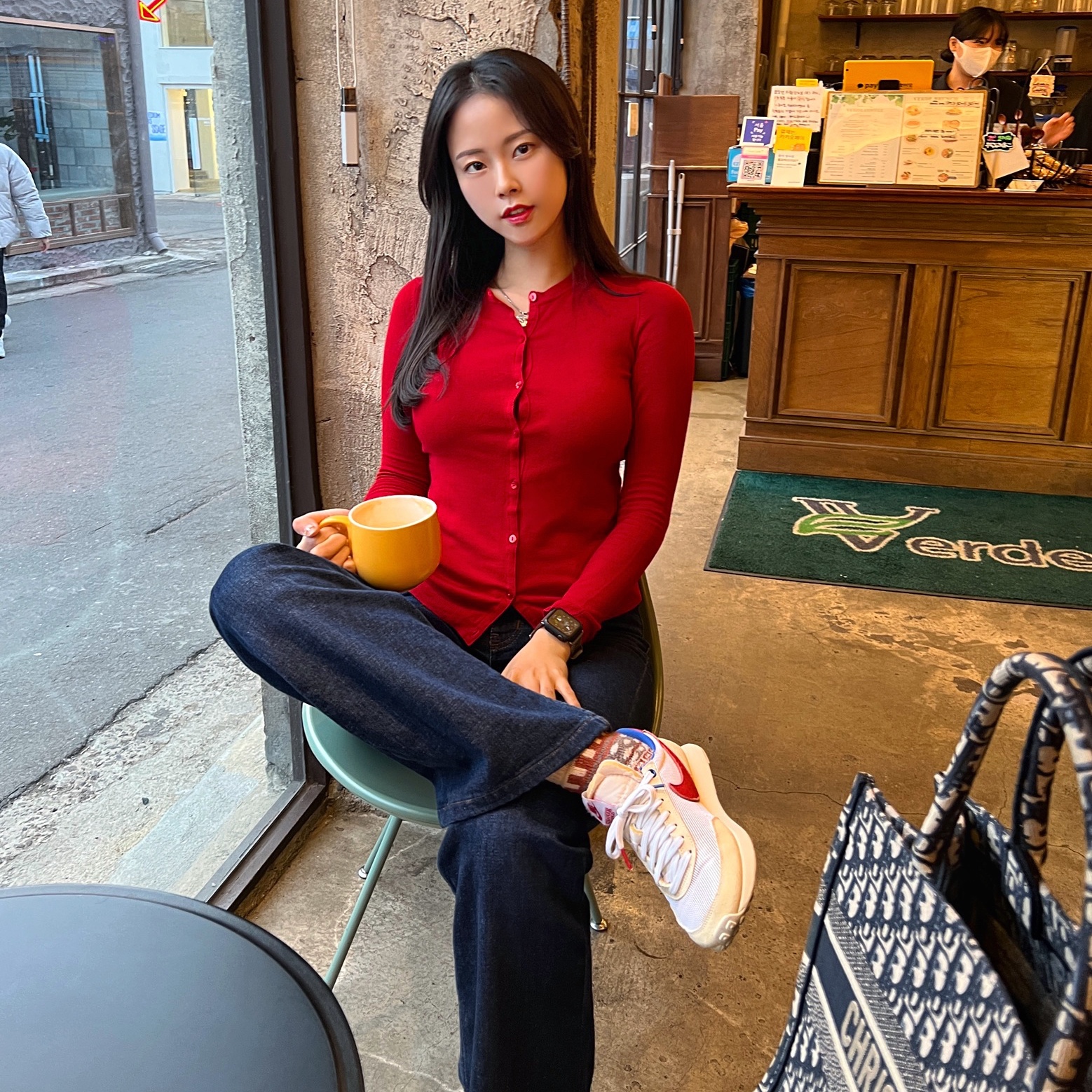 Nike x Stranger Things Tailwind 79 Independence Day Pack, Dior Medium Book Tote Blue Dior Oblique Embroidery 착용 스타일