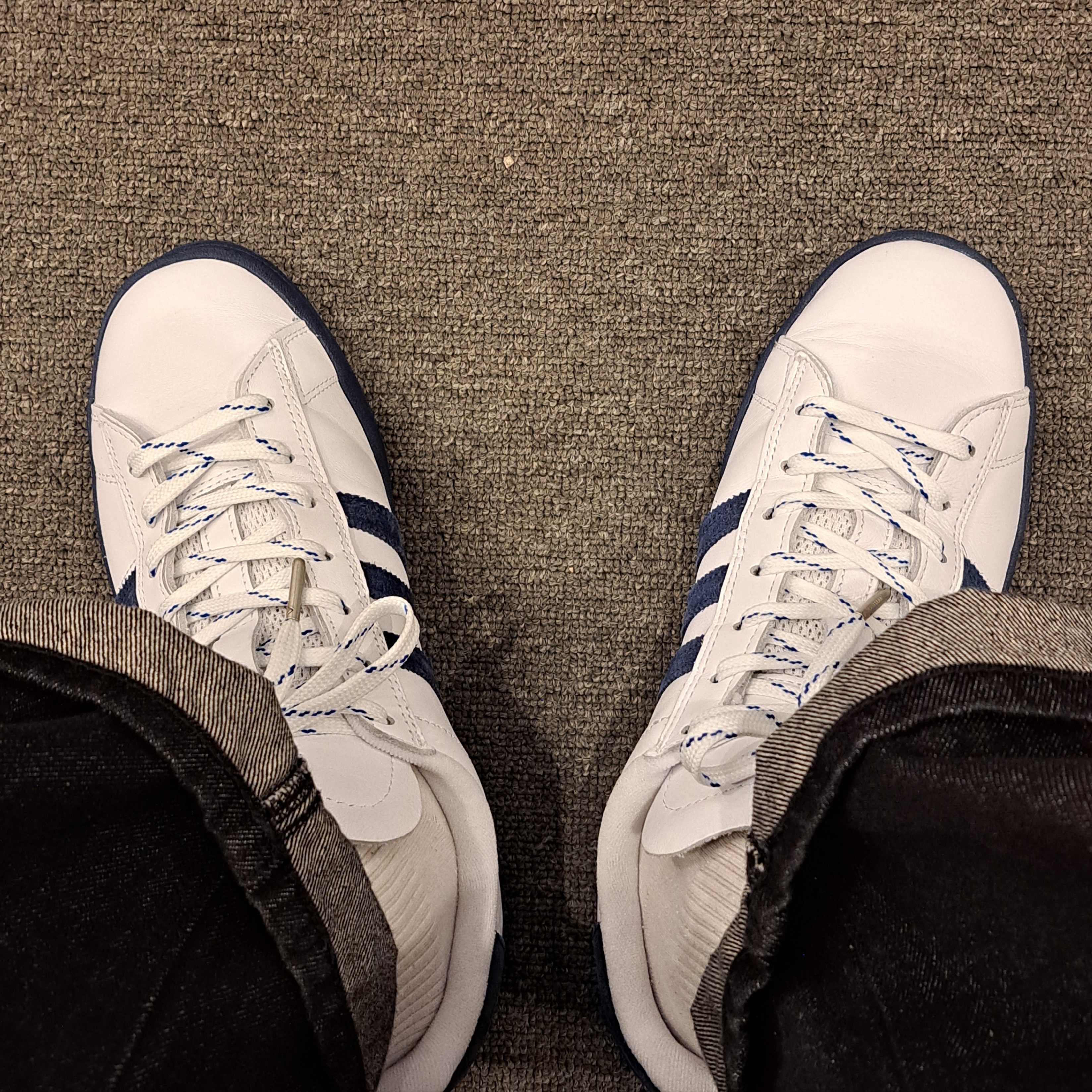 Adidas Campus ADV Cloud White Collegiate Navy 착용 스타일