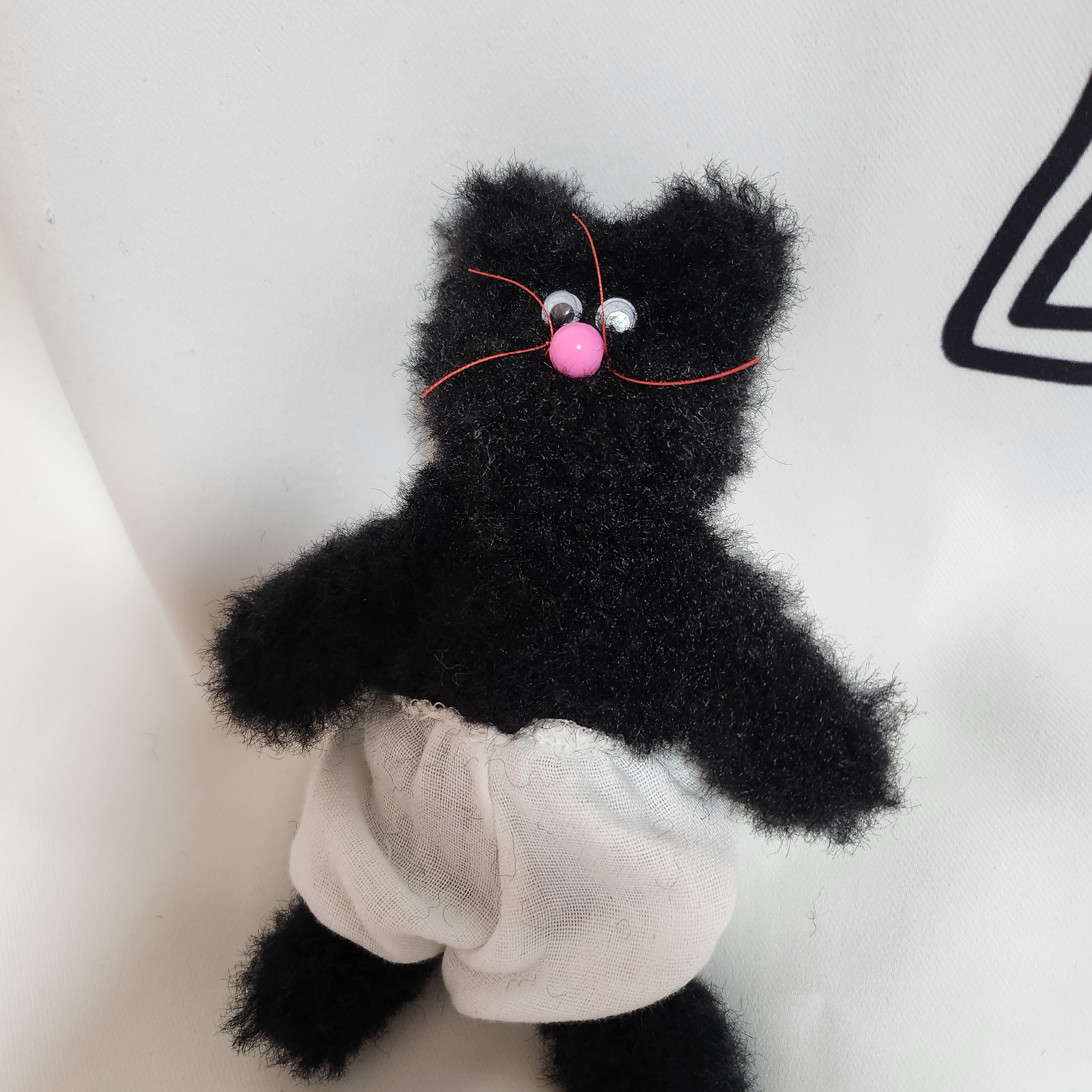 Monamhee Beulpingi Keyring with White Pants Black 착용 스타일 - 1