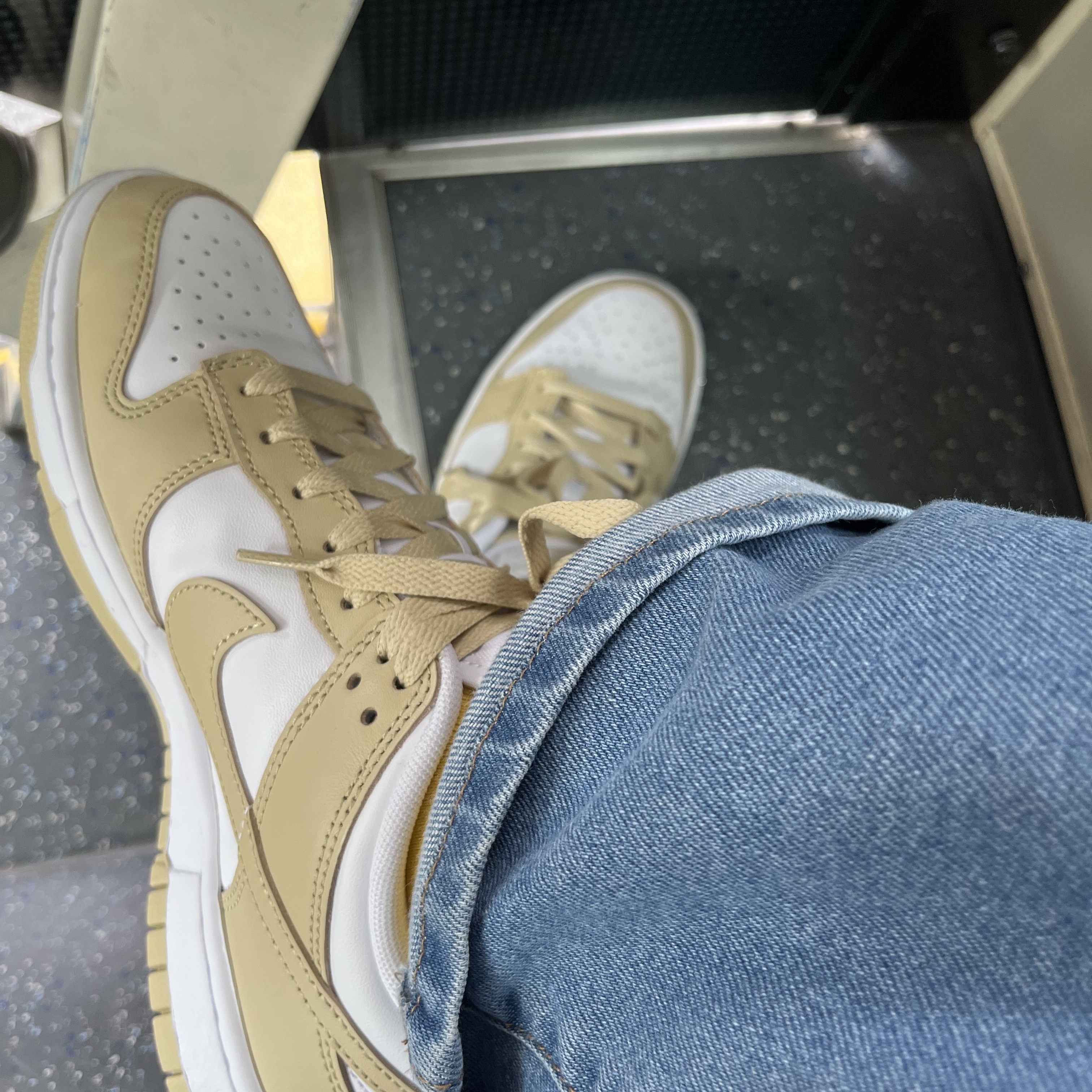 Nike Dunk Low Team Gold and White 착용 스타일