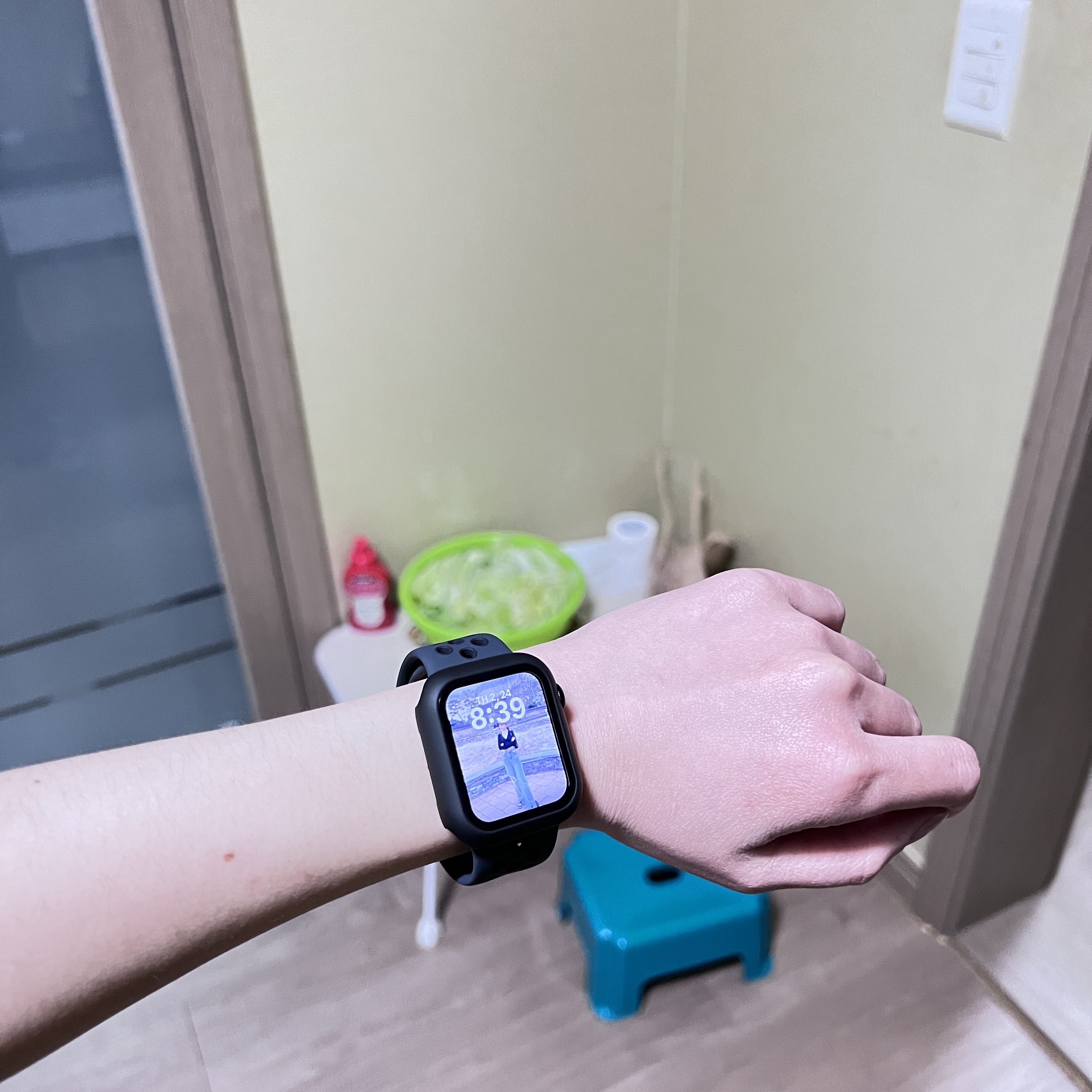Apple Watch Nike SE 40mm GPS Space Gray Aluminum Case with Nike Sport Band USB C  Anthracite Black (Korean Ver.) 착용 스타일