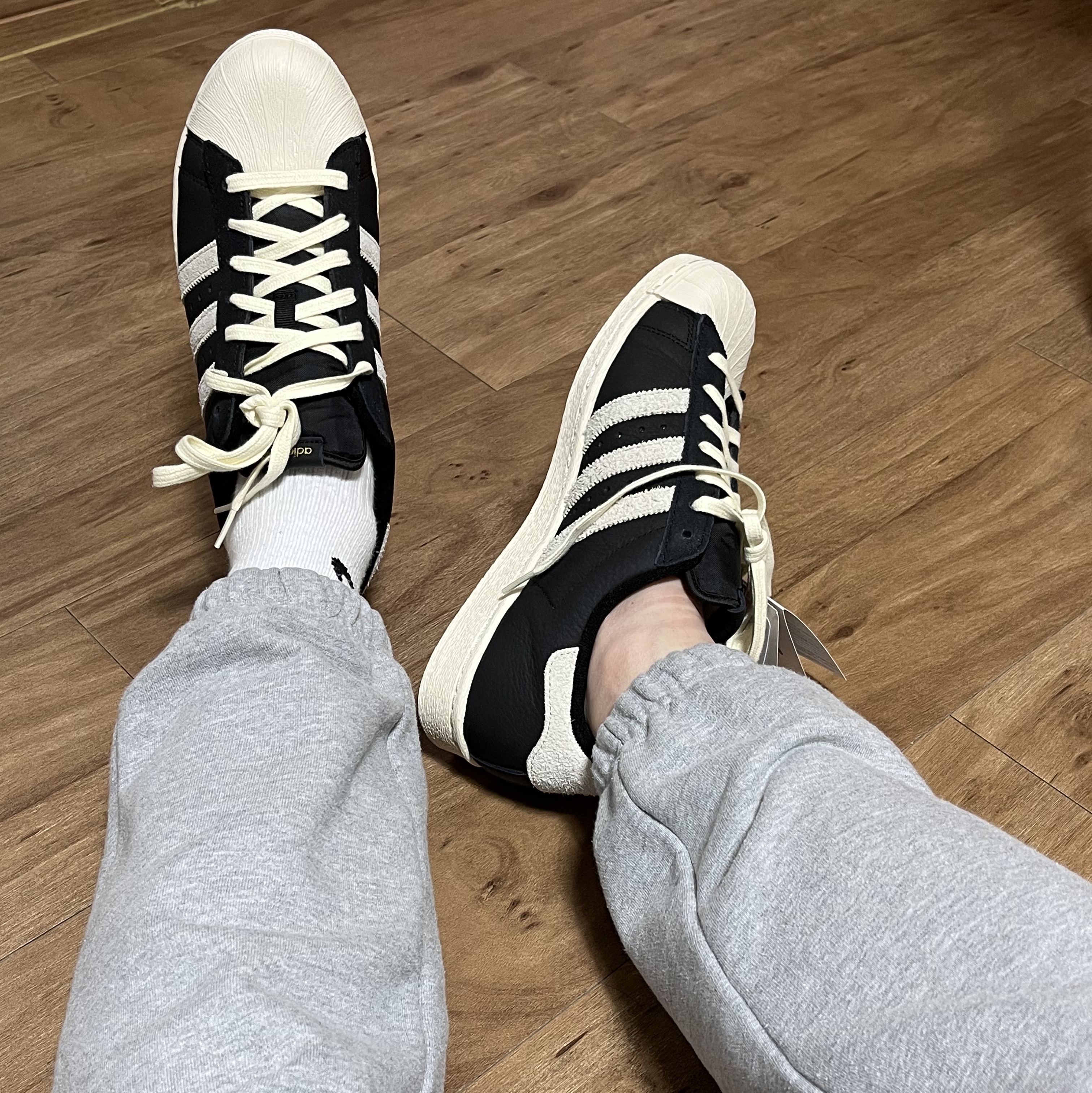 Adidas Superstar 82 Black White 착용 스타일