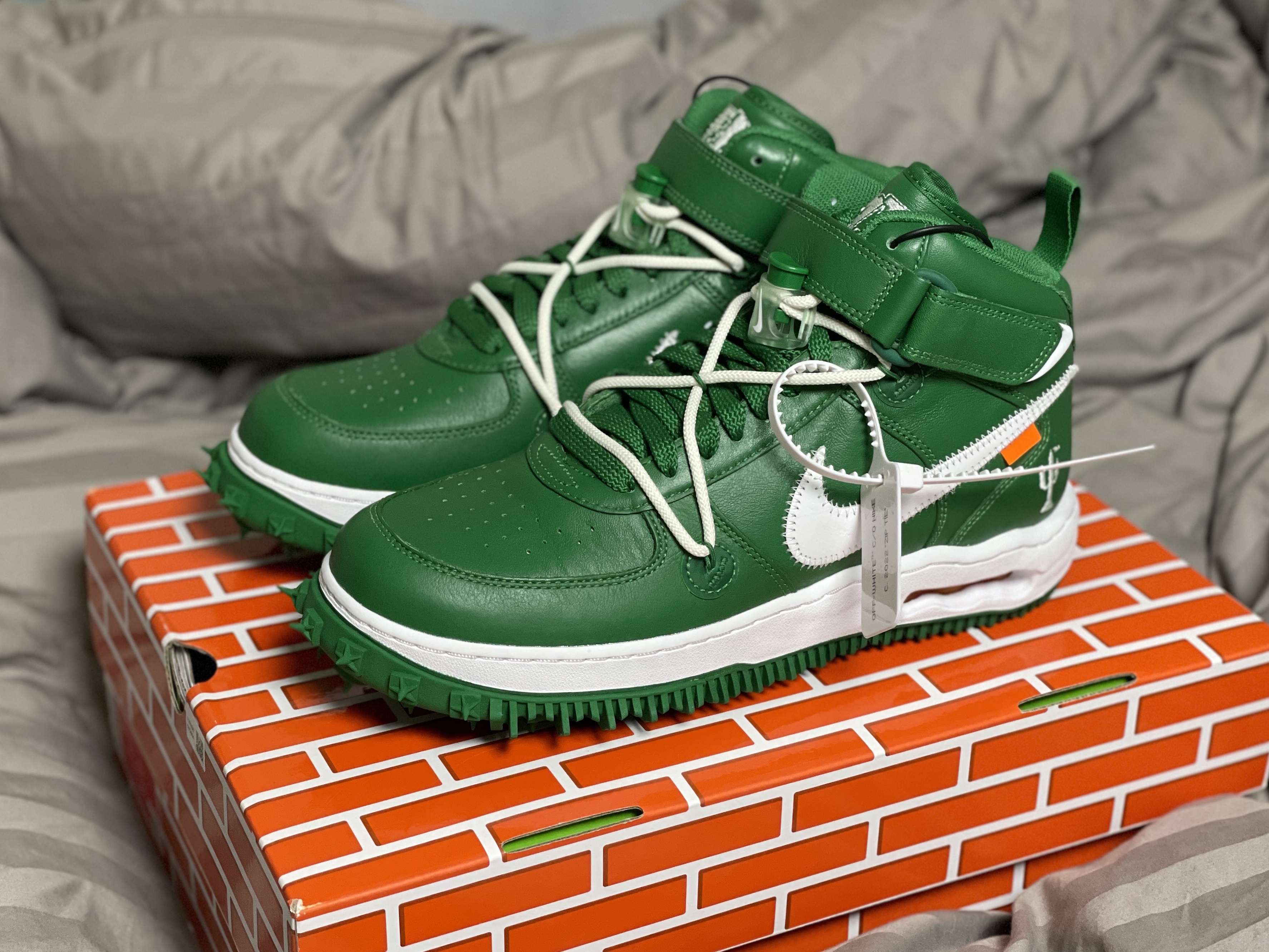 Nike x Off-White Air Force 1 Mid SP Leather Pine Green 착용 스타일 - 1