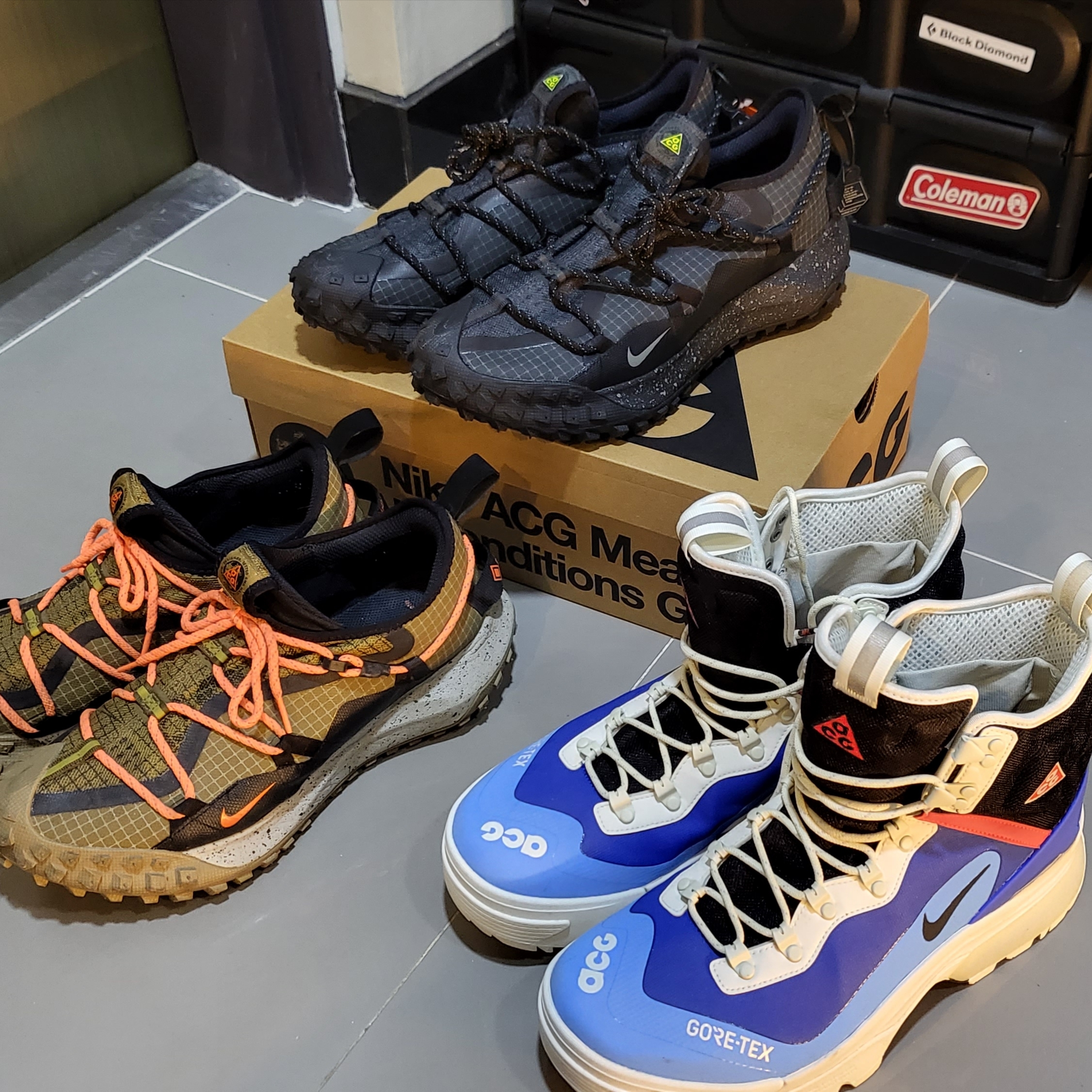Nike ACG Mountain Fly Low Gore-Tex SE Dark Smoke Grey, Nike ACG Mountain Fly Low Gore-Tex SE Hazel Rush 착용 스타일