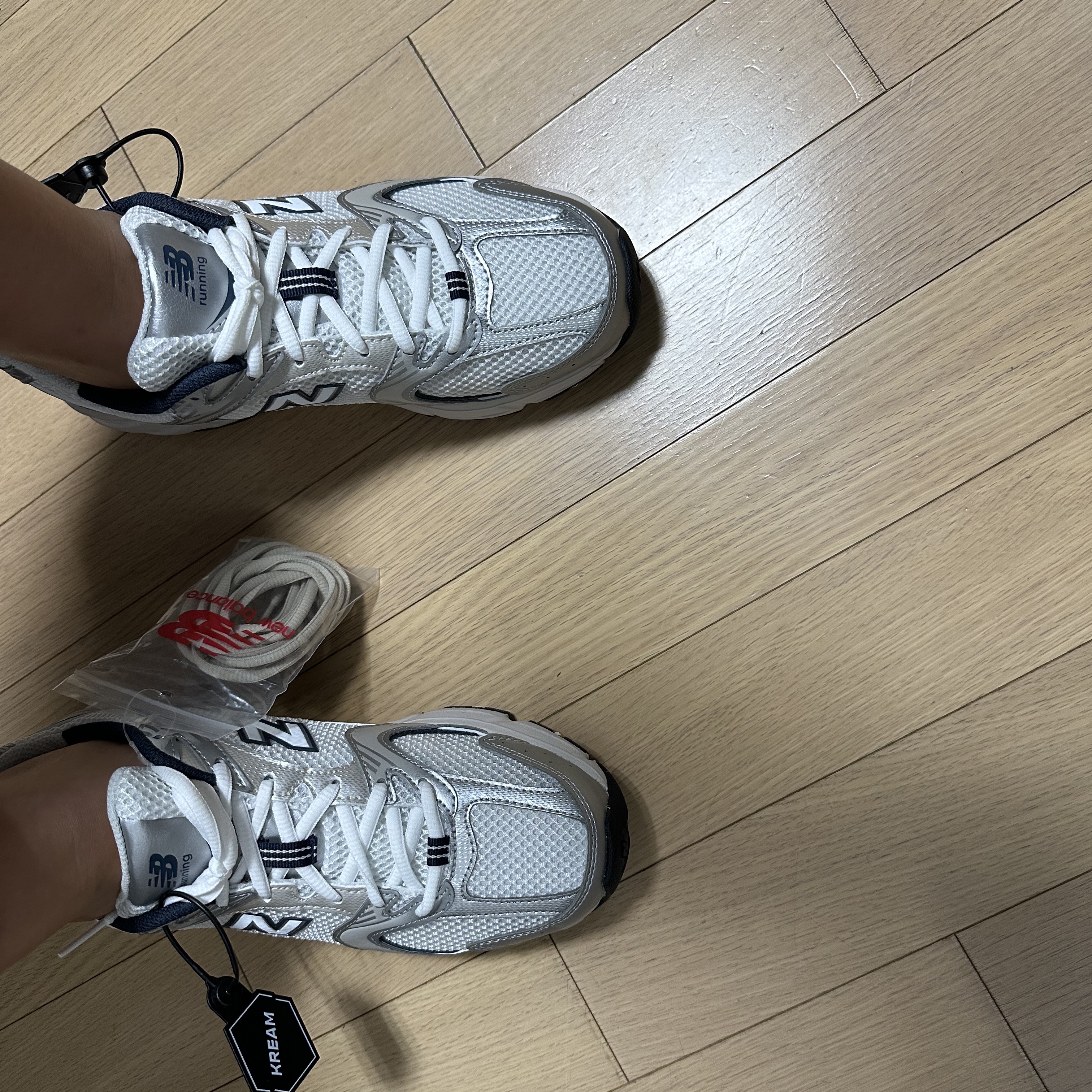New Balance 530 Steel Grey 착용 스타일 - 4