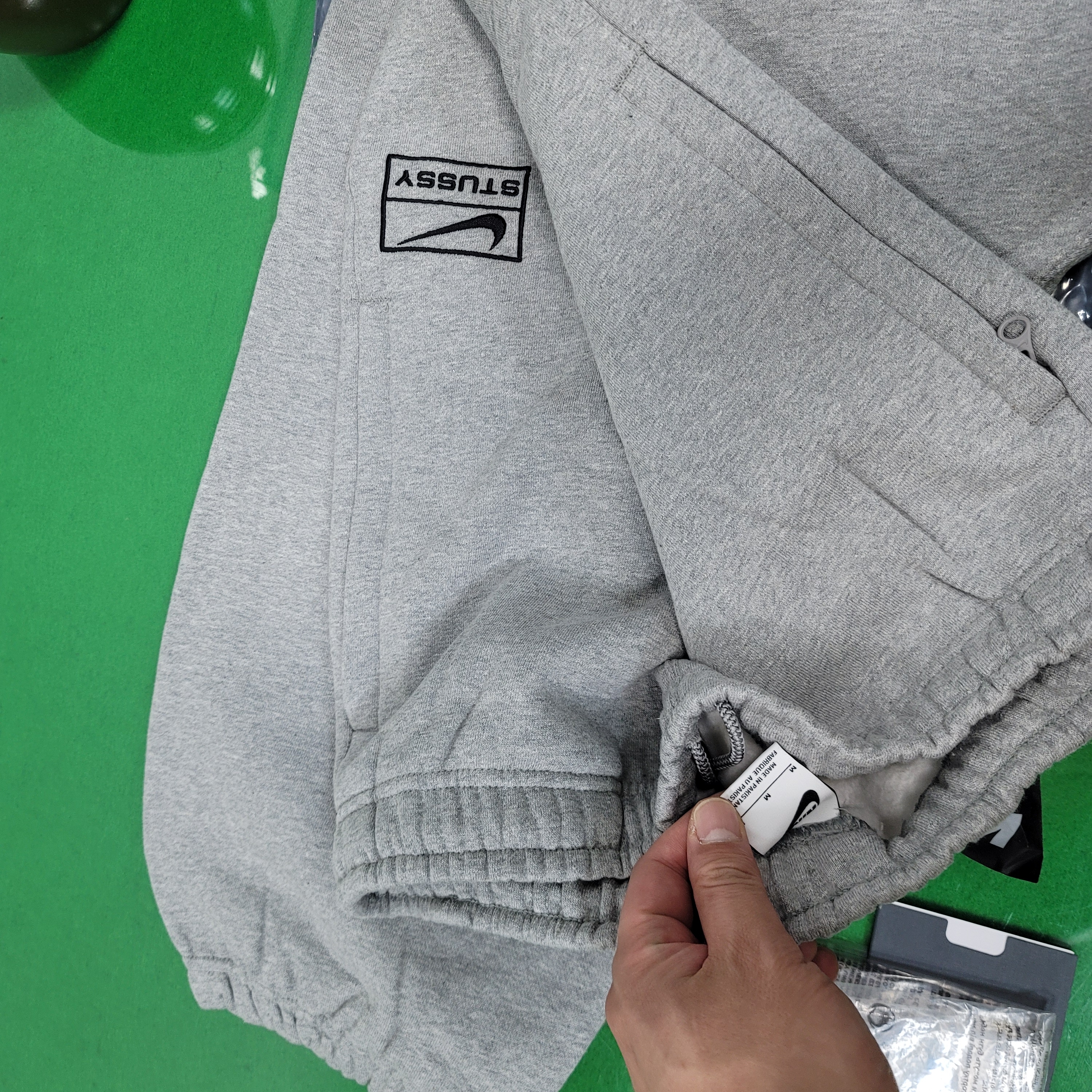 Nike x Stussy NRG Fleece Pants Dark Grey Heather (DO9340-063) 착용 스타일