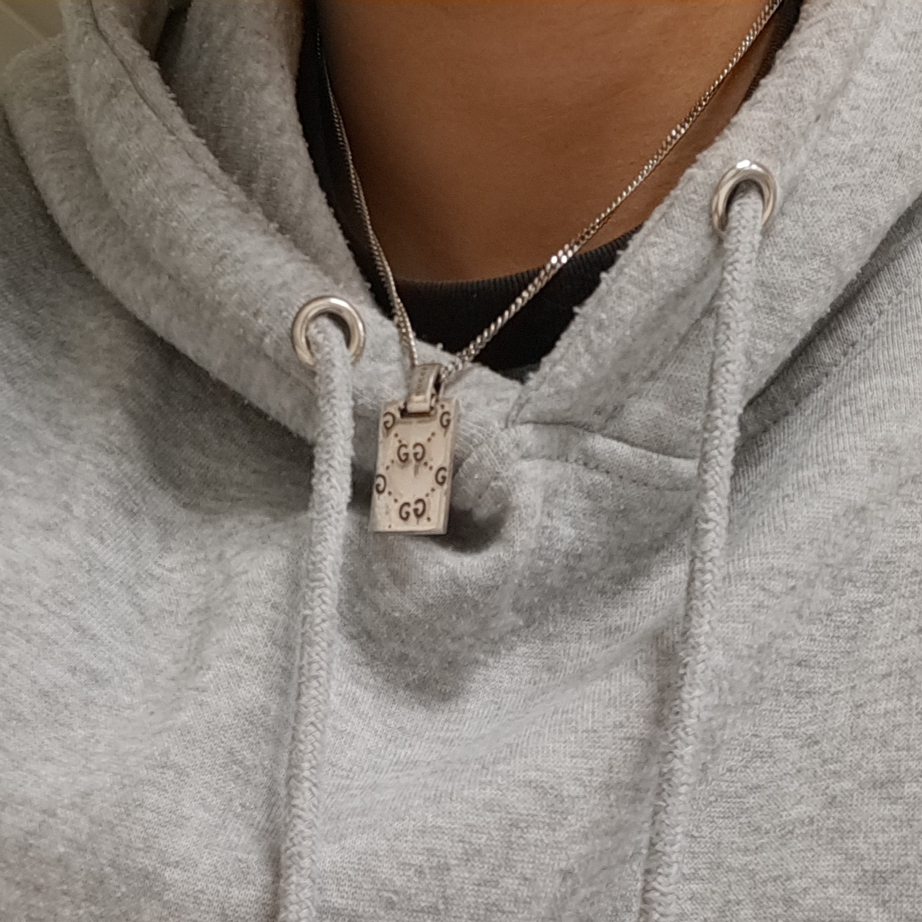 Gucci Ghost Pendant Necklace Silver 착용 스타일