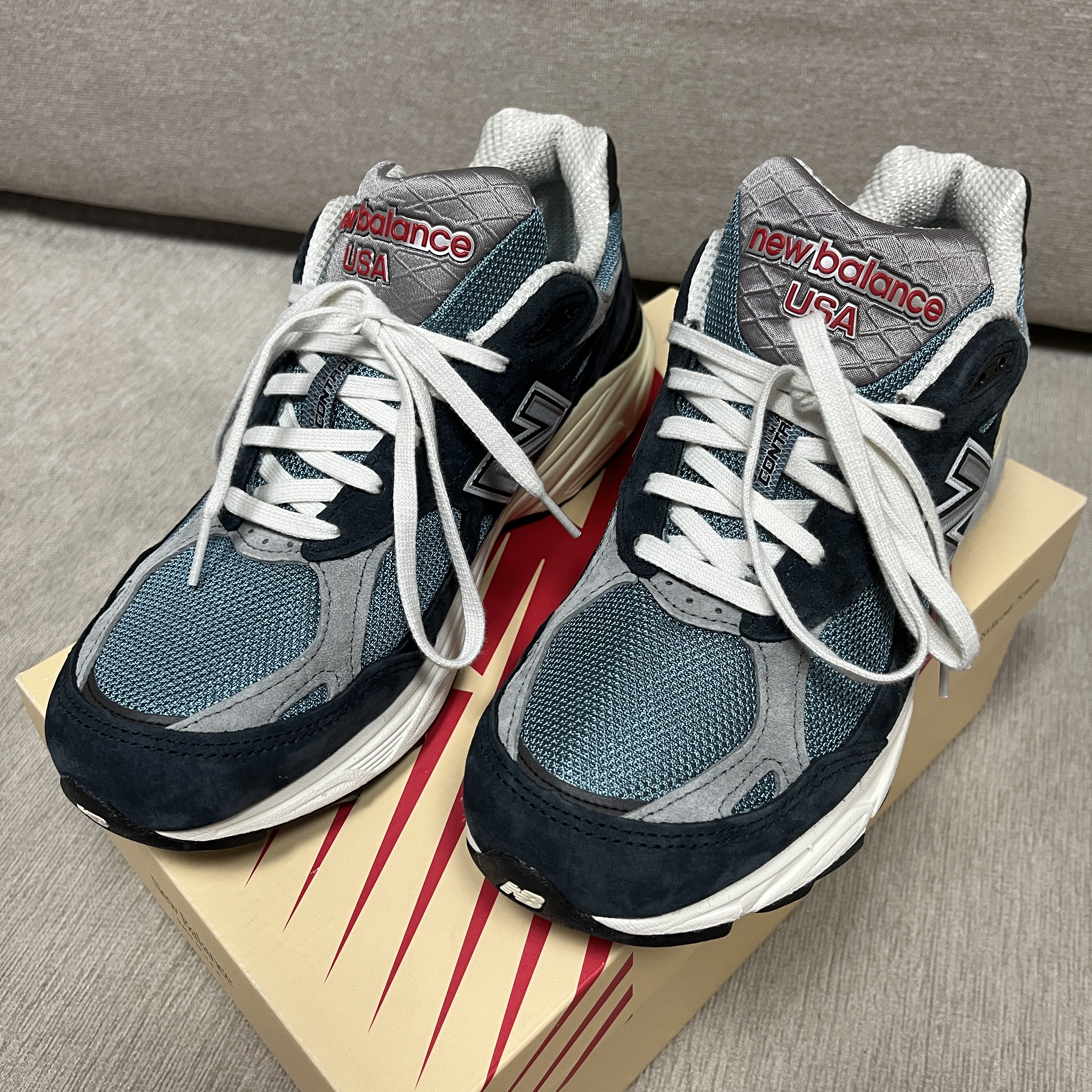 뉴발란스 990v3 메이드 인 USA 네이비 스프링 타이드 착용 스타일 - 3