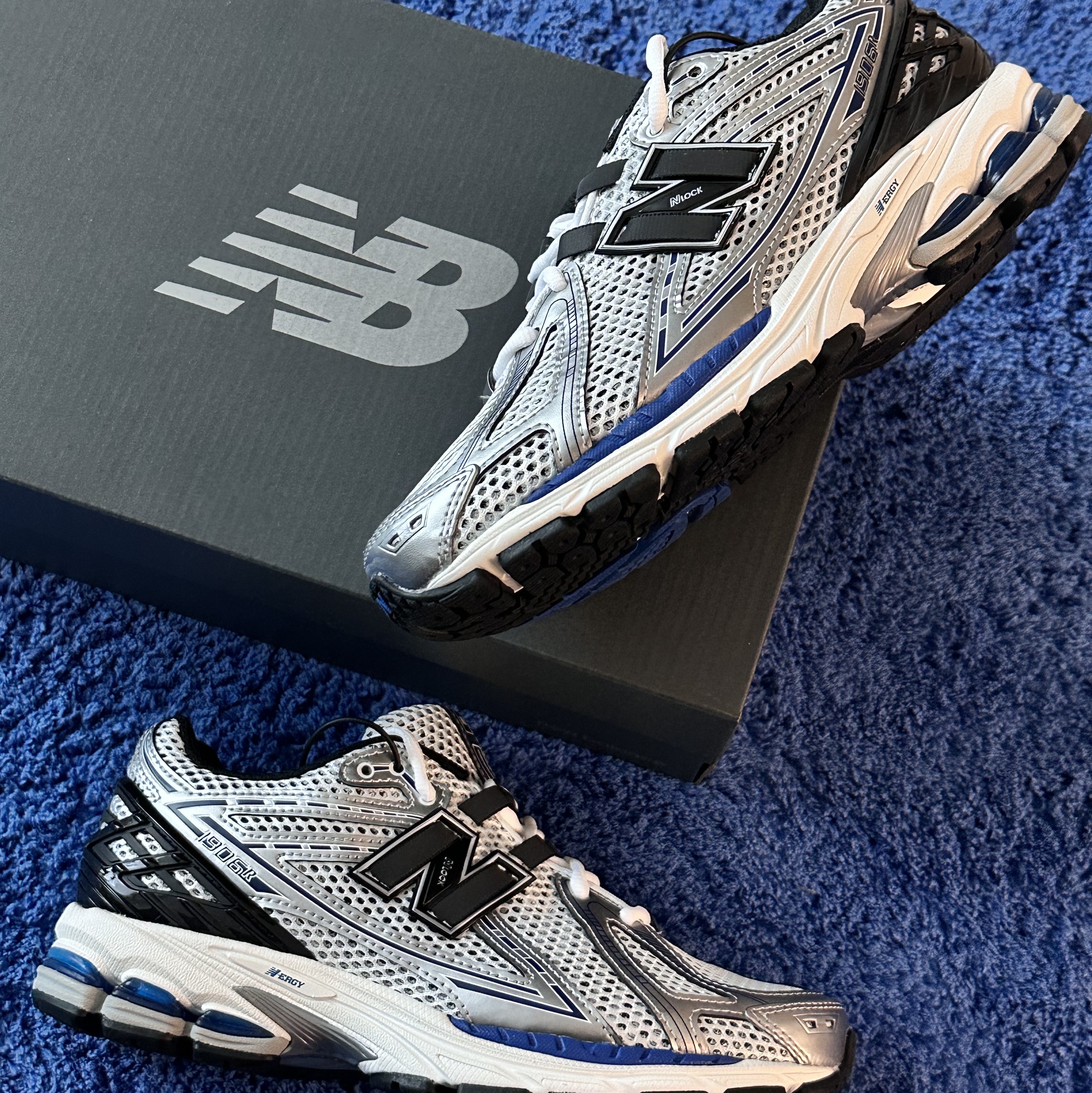 New Balance 1906R Silver Metallic, New Balance 1906R White Gold 착용 스타일 - 2