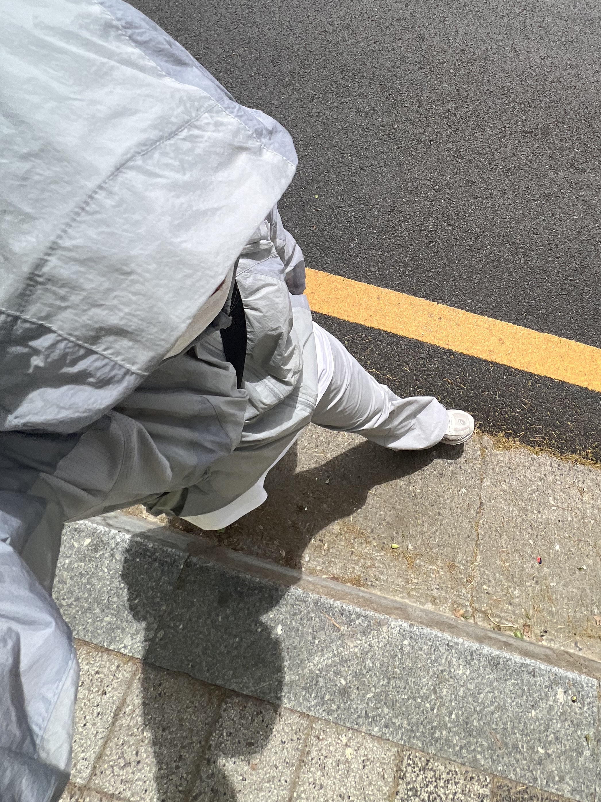 Asics Jog 100 S Birch - 2E Wide, Sansan Gear Sprinter Jacket Light Blue - 23SS 착용 스타일 - 1